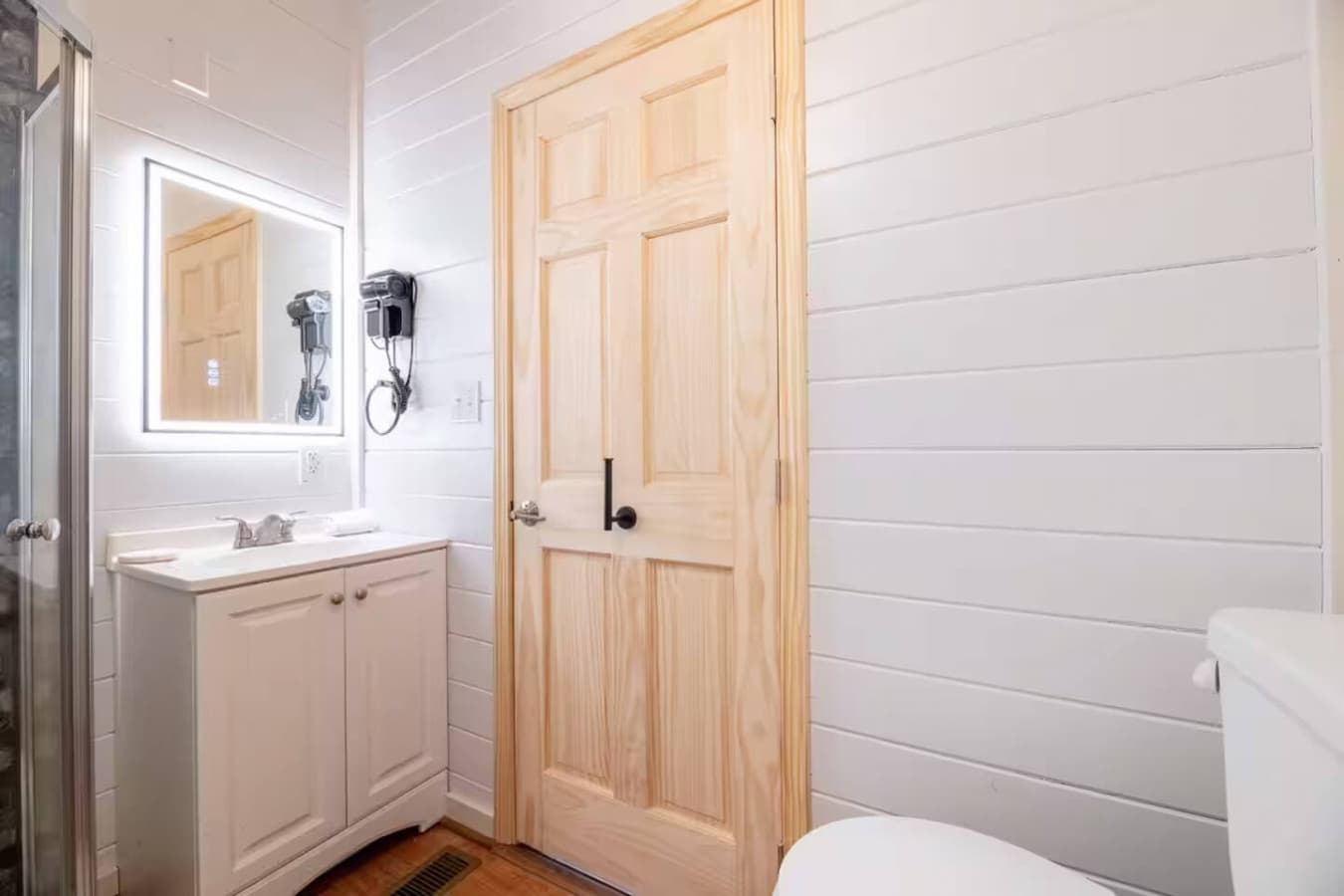 Bright lighting and clean lines—your morning routine just got an upgrade.