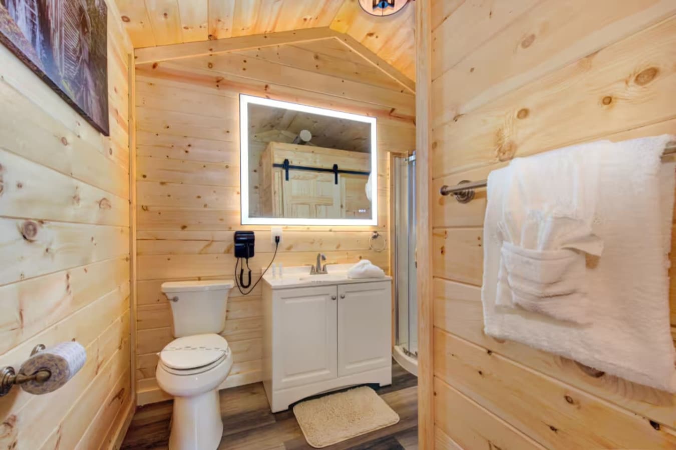 Modern Refresh: A bright and clean full bathroom featuring contemporary fixtures and fluffy towels.