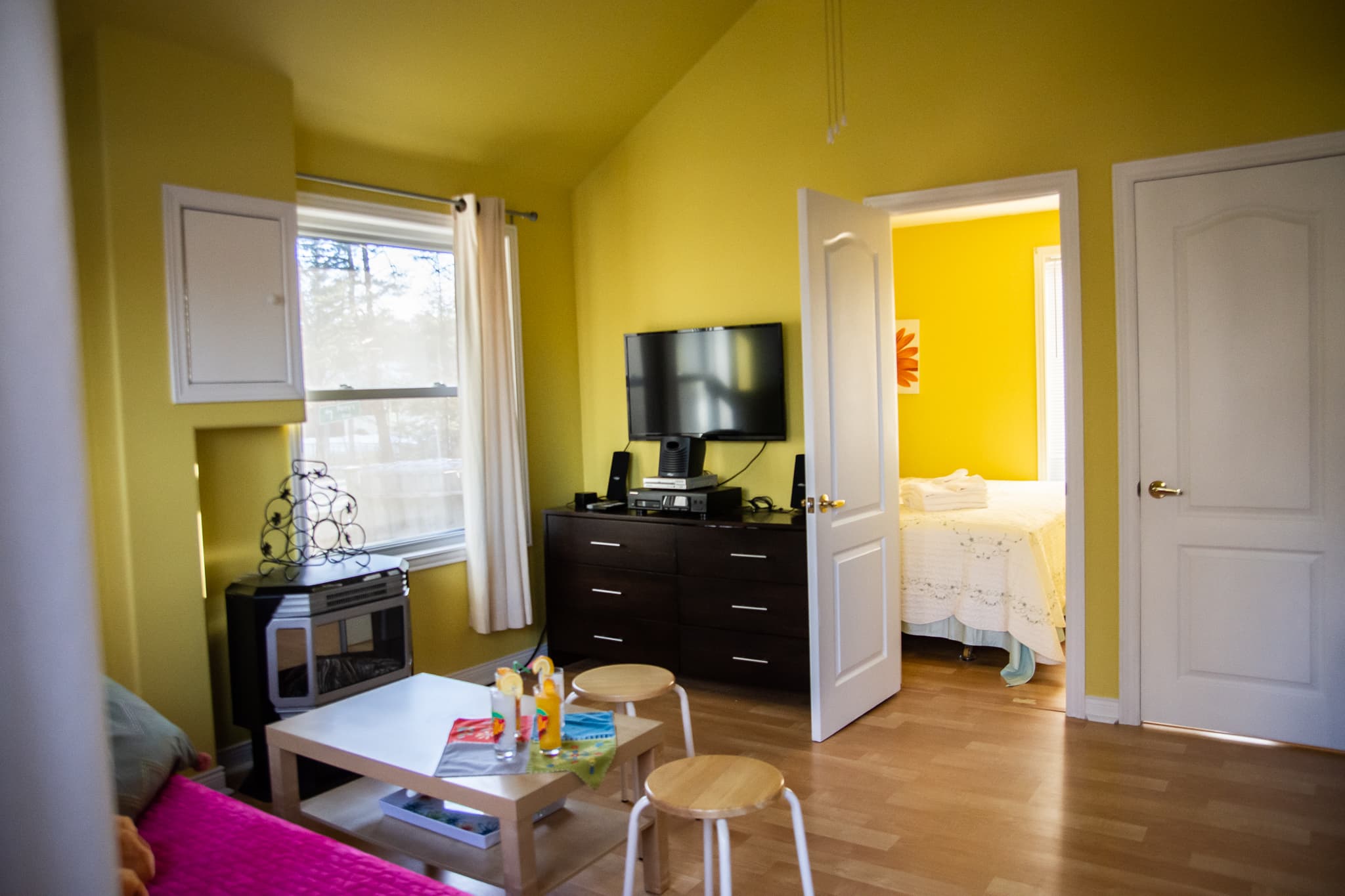 Gardenview Cottage Main Room 