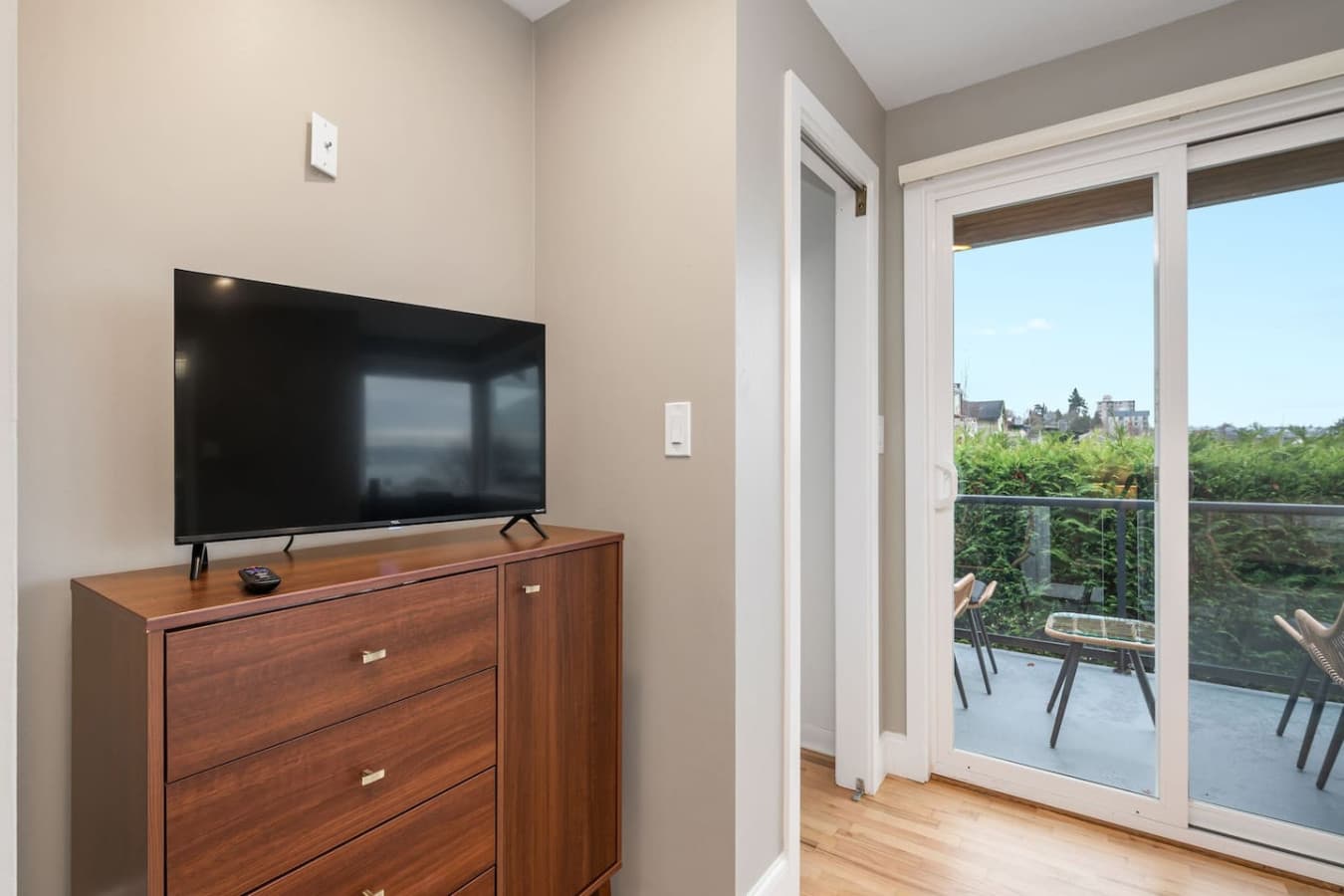 UPSTAIRS - MASTER BEDROOM: A sleek dresser provides ample storage for clothes and personal items, while the TV offers entertainment.