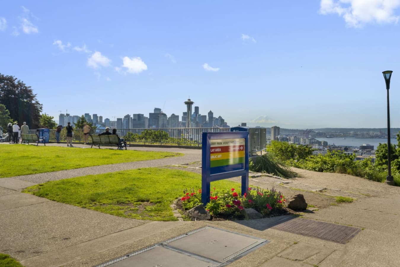 Fun fact: This view is often featured in movies and TV shows filmed in Seattle, like Grey’s Anatomy.