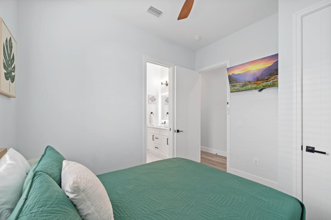 Queen bedroom located downstairs and with a jack and jill bathroom