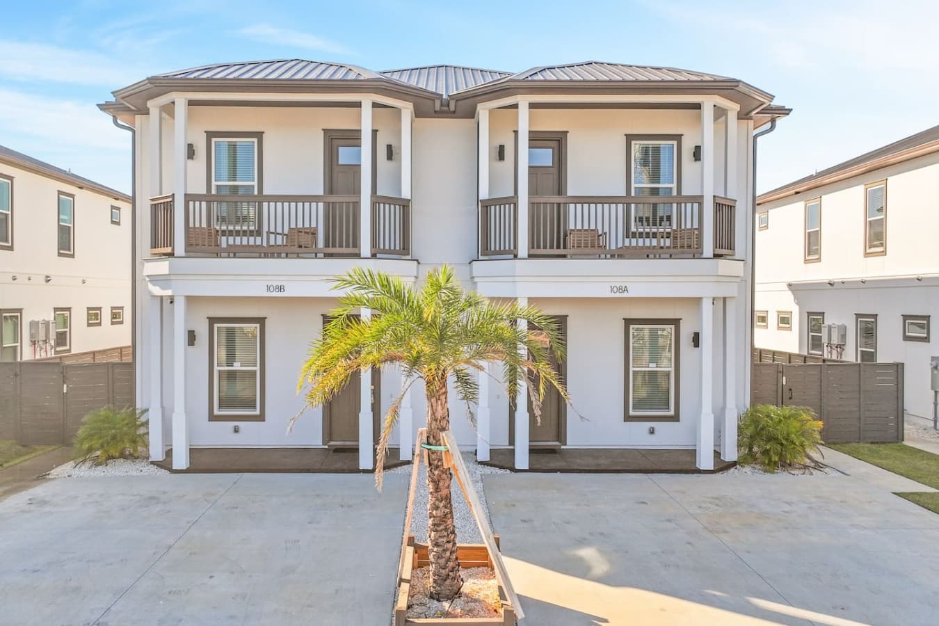 This is a duplex with two sides. The listing is for one side of the home which consists of 5 bedrooms.