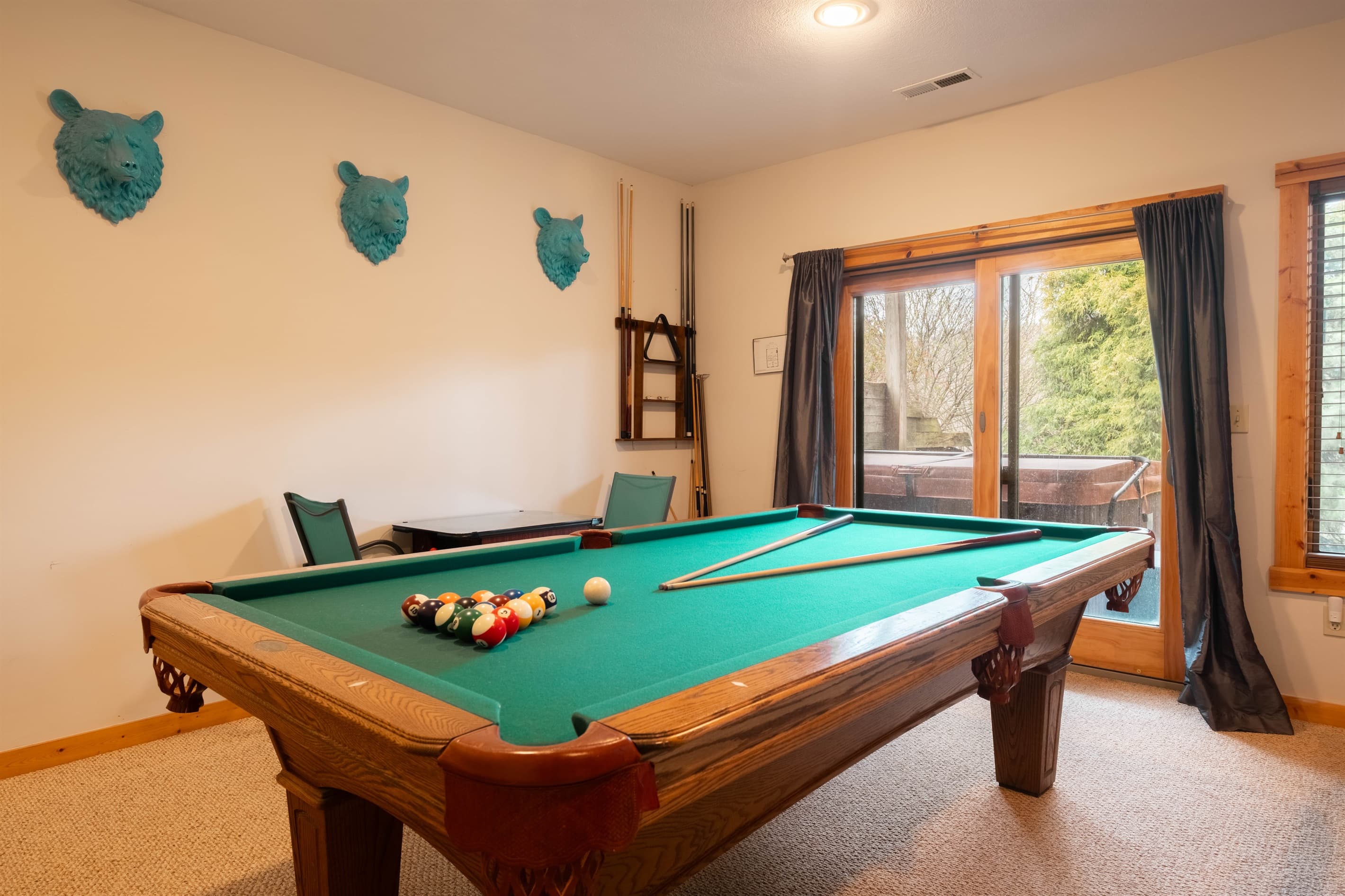 Pool table
