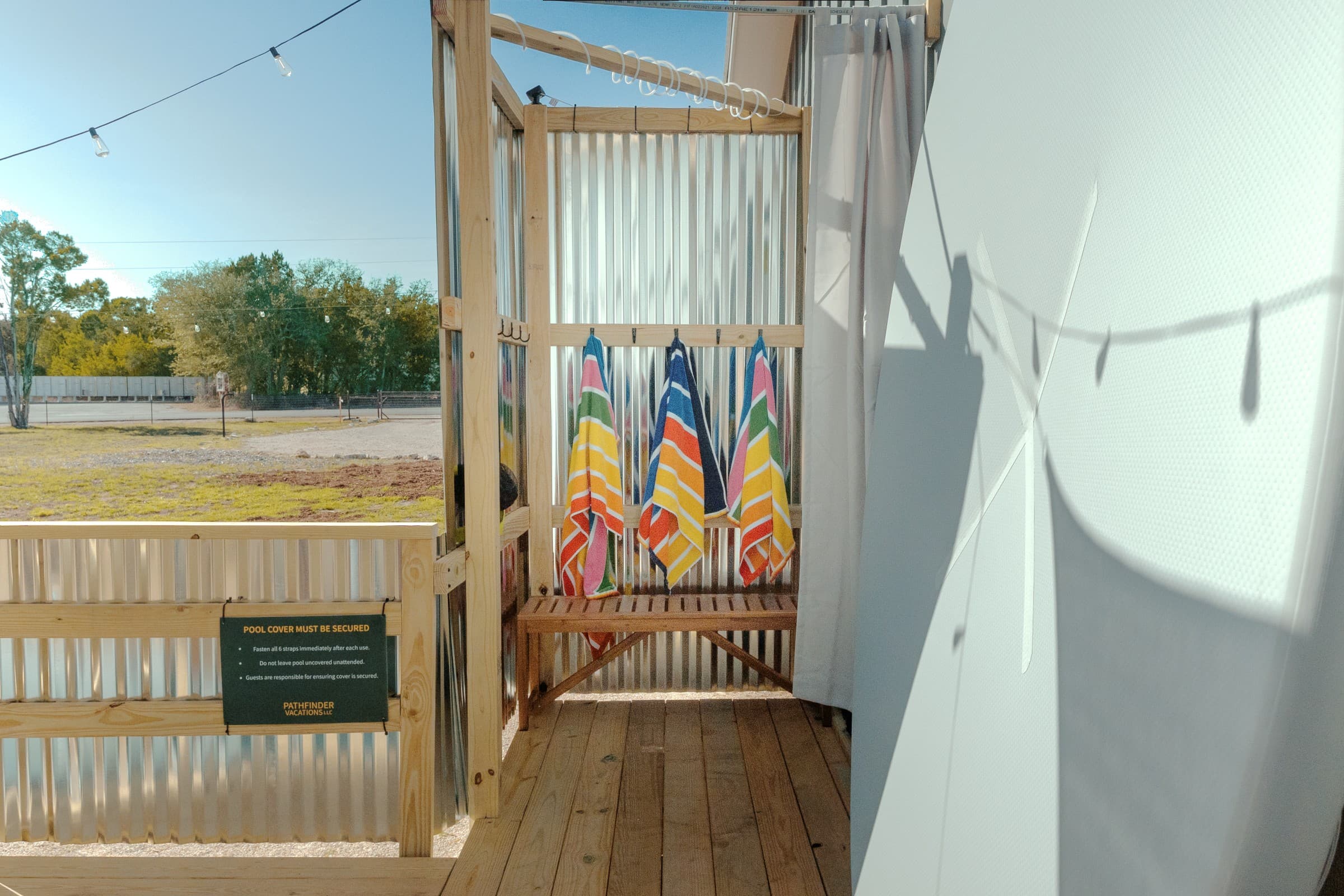Dry off after the pool — simple, practical outdoor setup