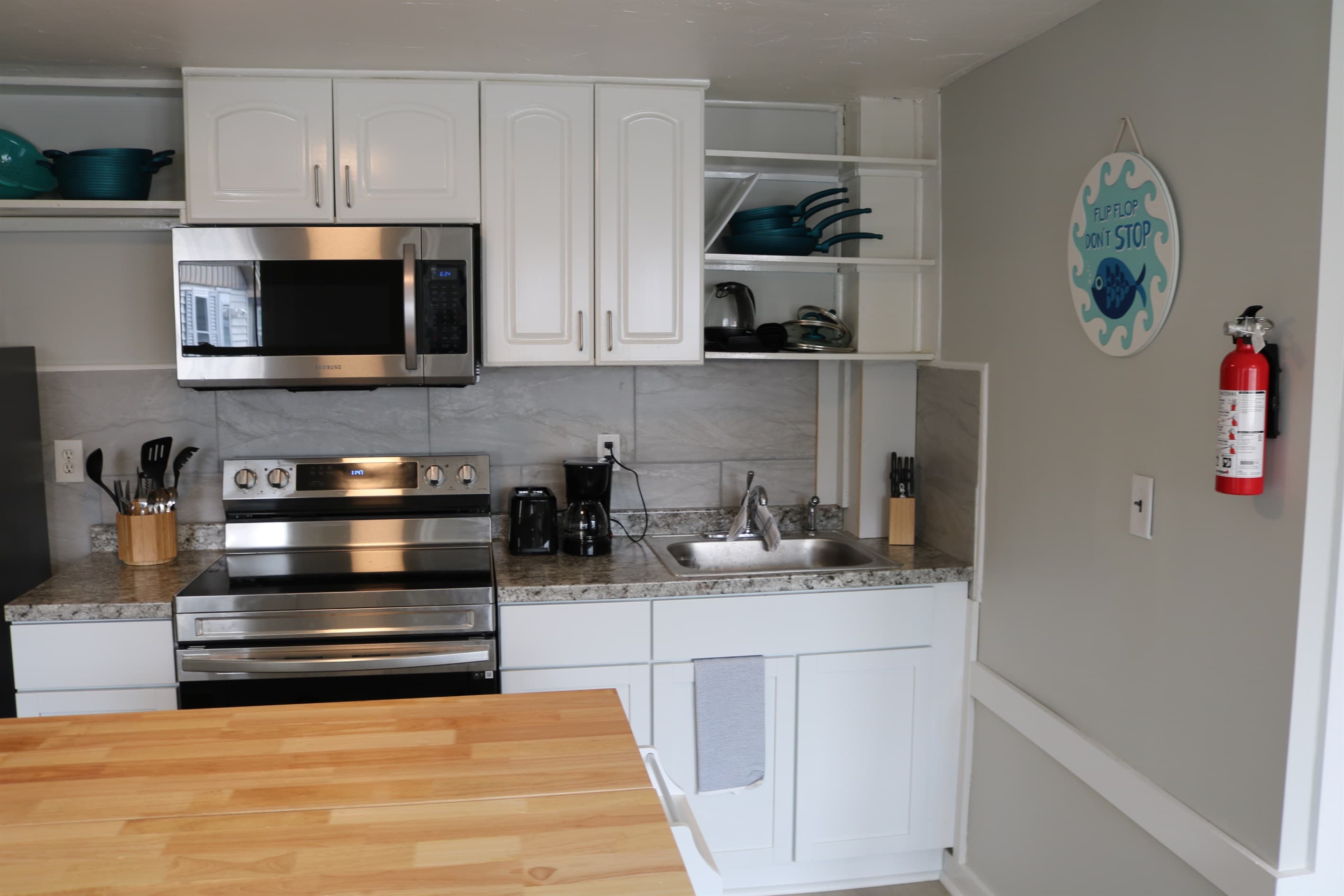 a fully stocked kitchen awaits complete with an island with seating for 2 and all the essentials.