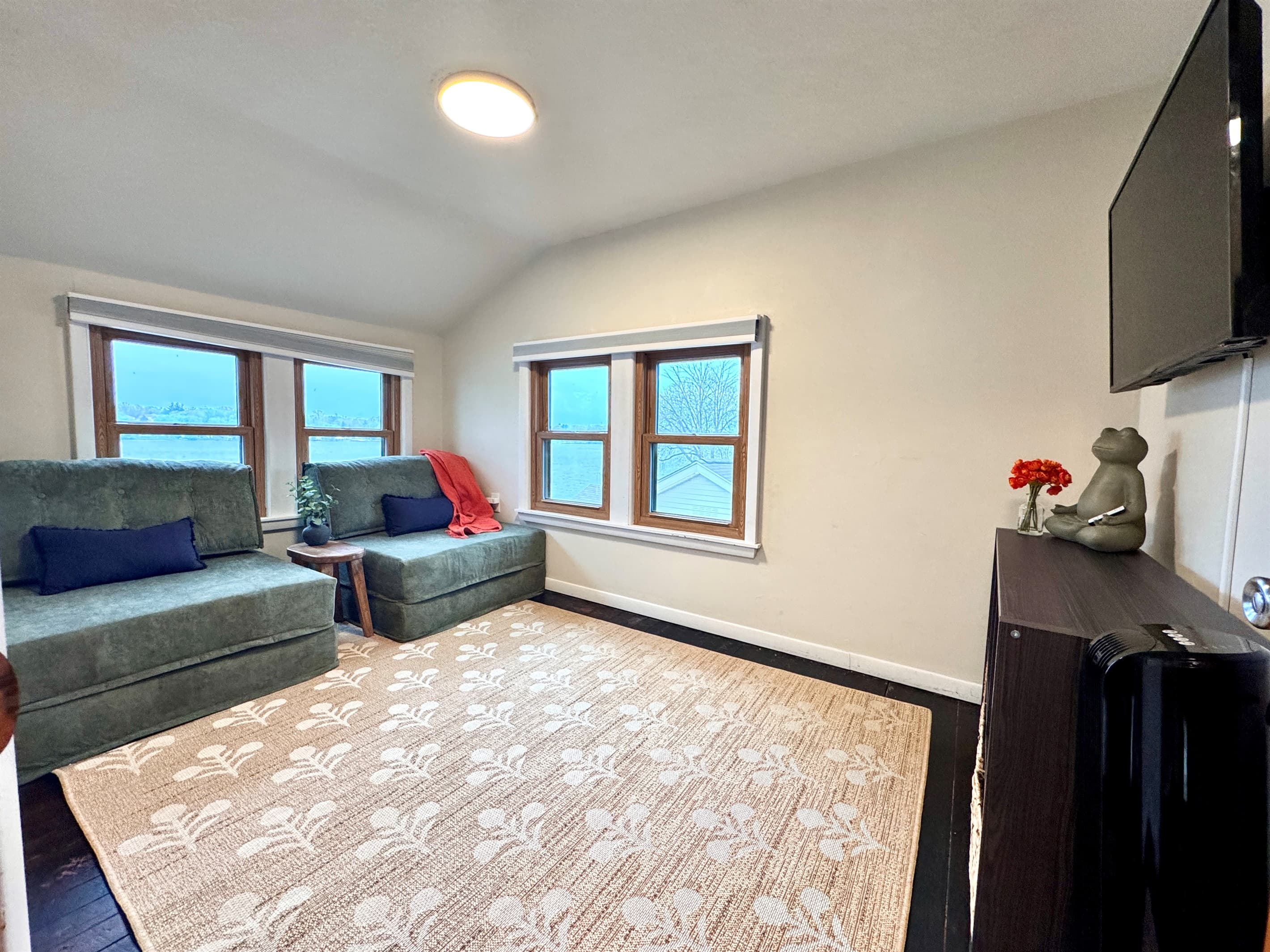 Bedroom 3, 3 in 1 convertible sleeping/hangout space.