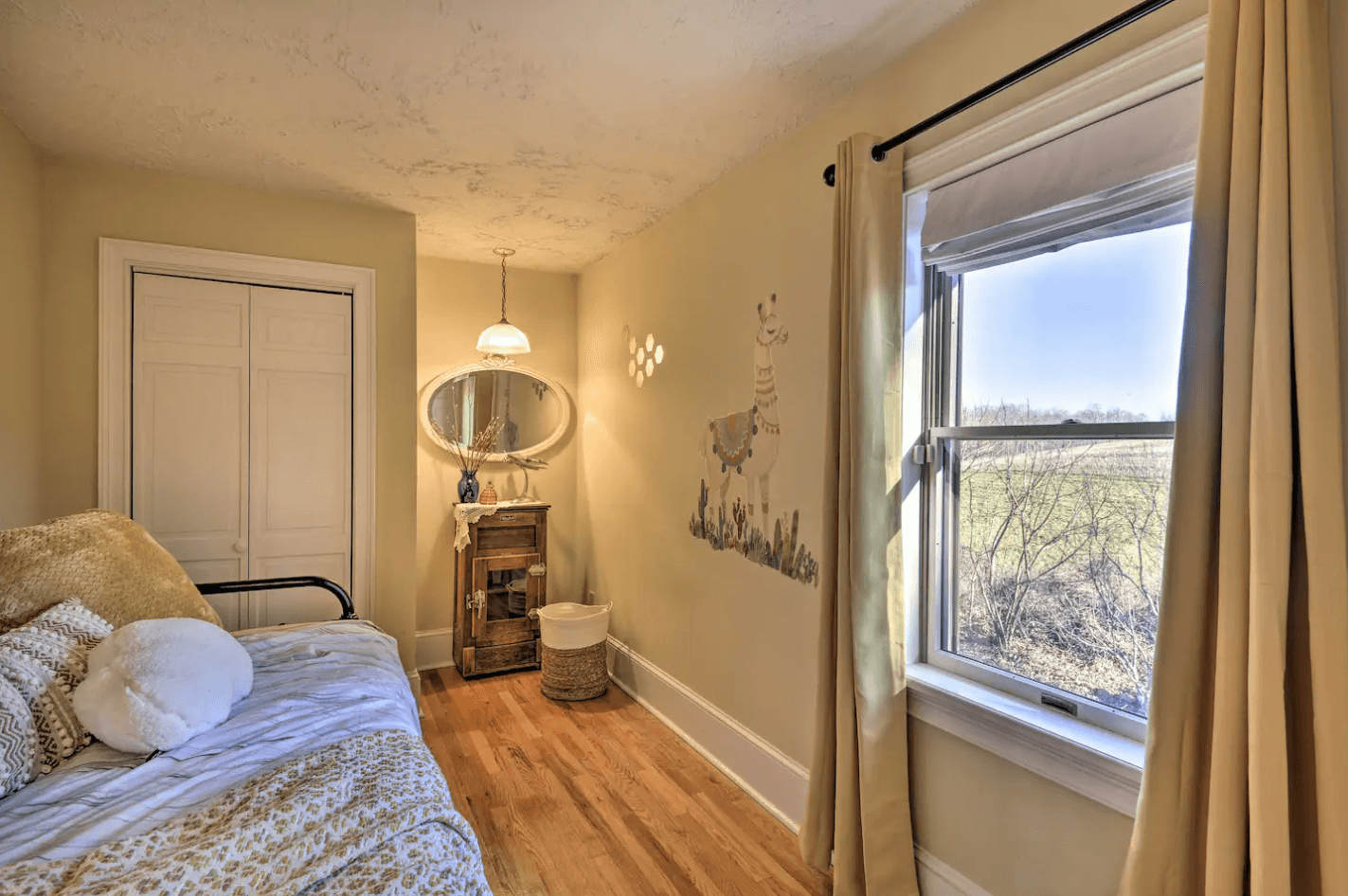 2nd floor bedroom trundle bed