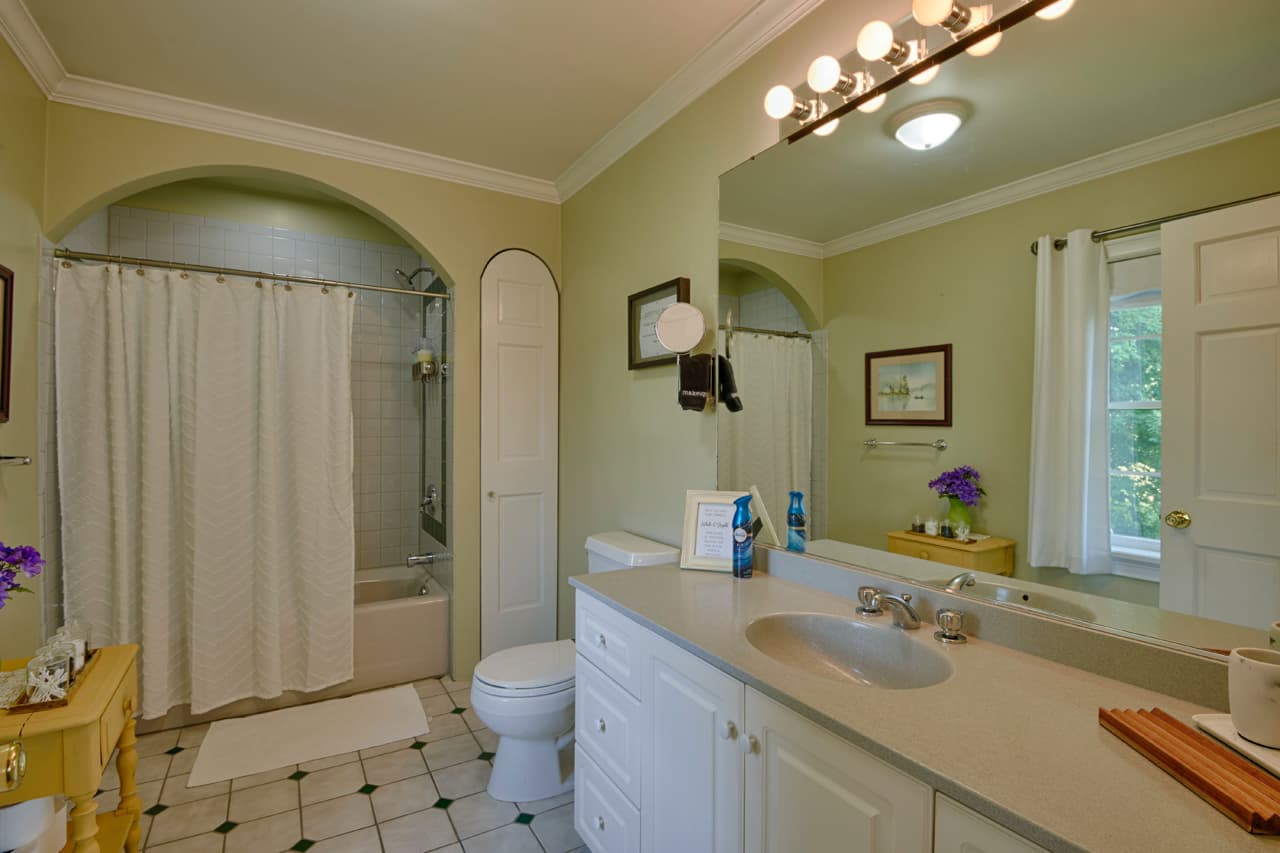 2nd floor bathroom