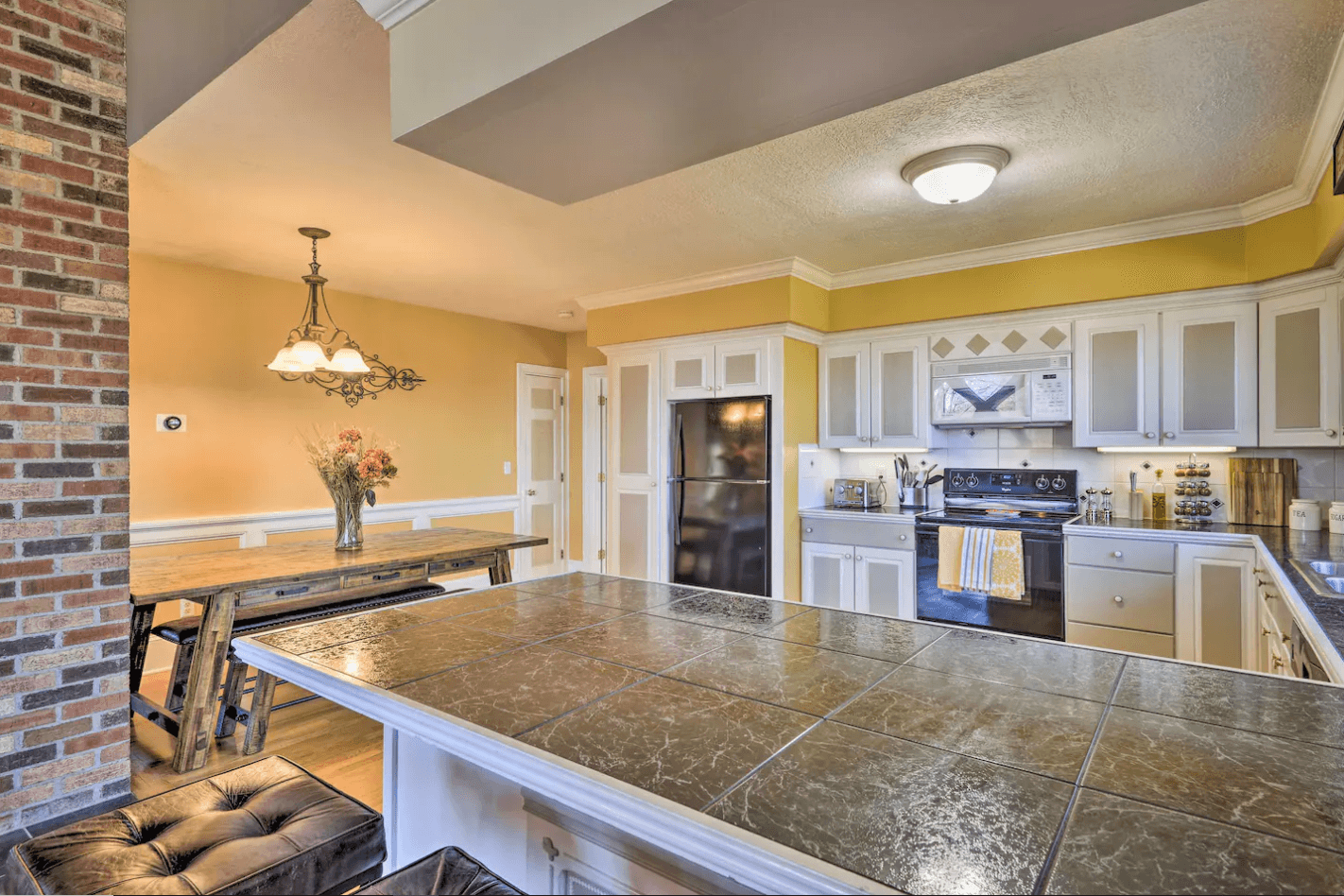 Large Kitchen with seating for Eight