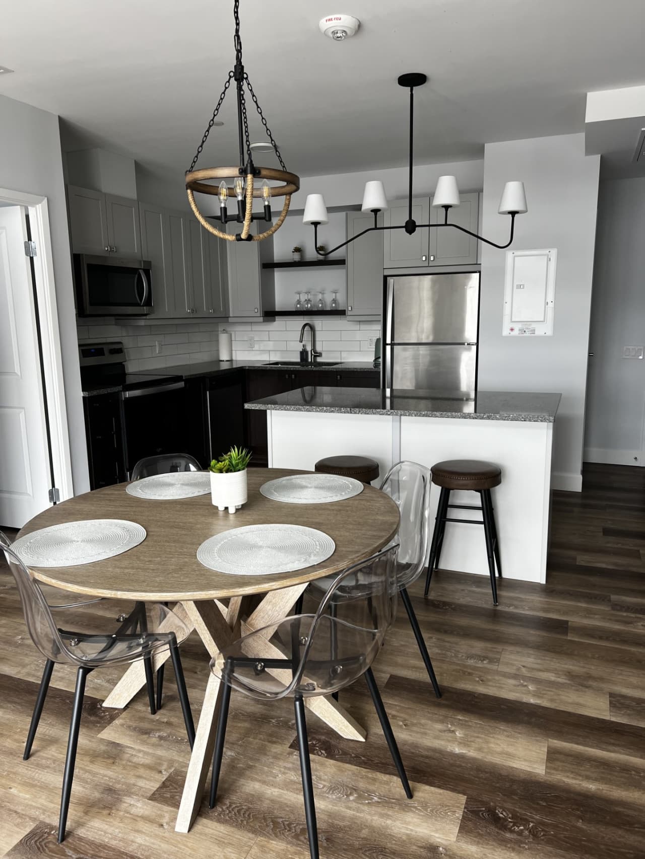 kitchen 2.jpg