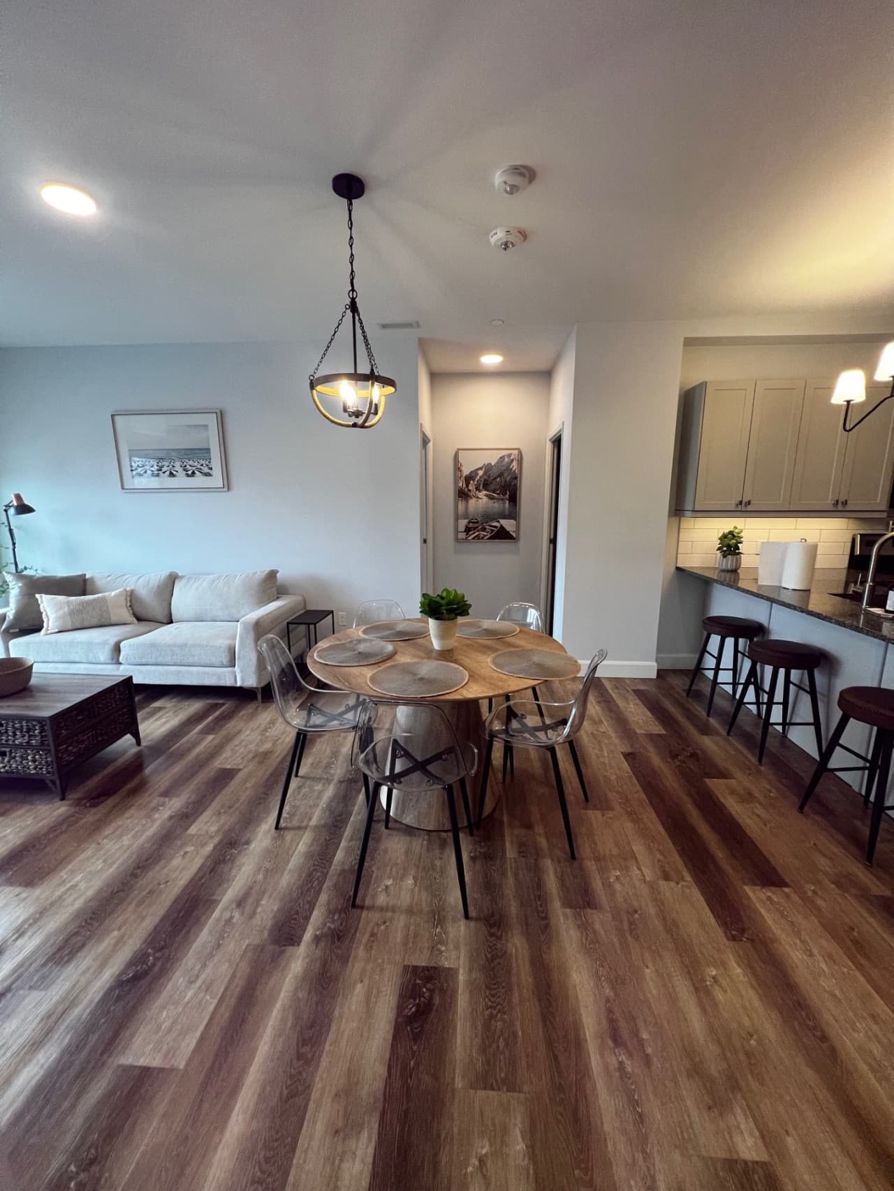 livingroom 208.jpg