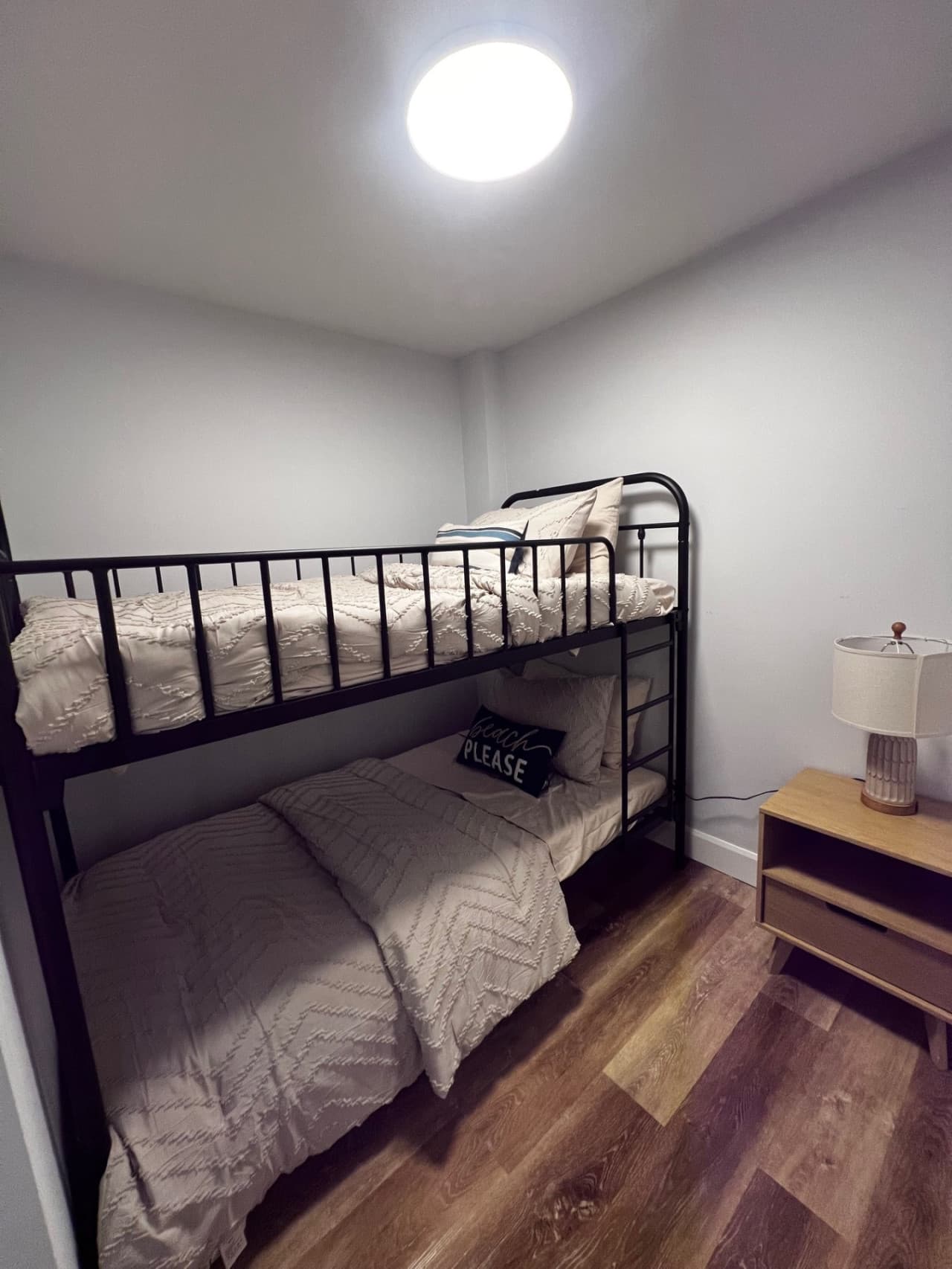 bed 1 - 208.jpg
