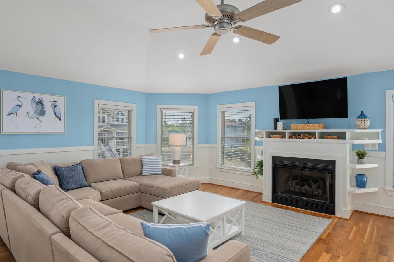 10-web-or-mls-1056-Beacon-Hill-TL-Living-V5.jpg