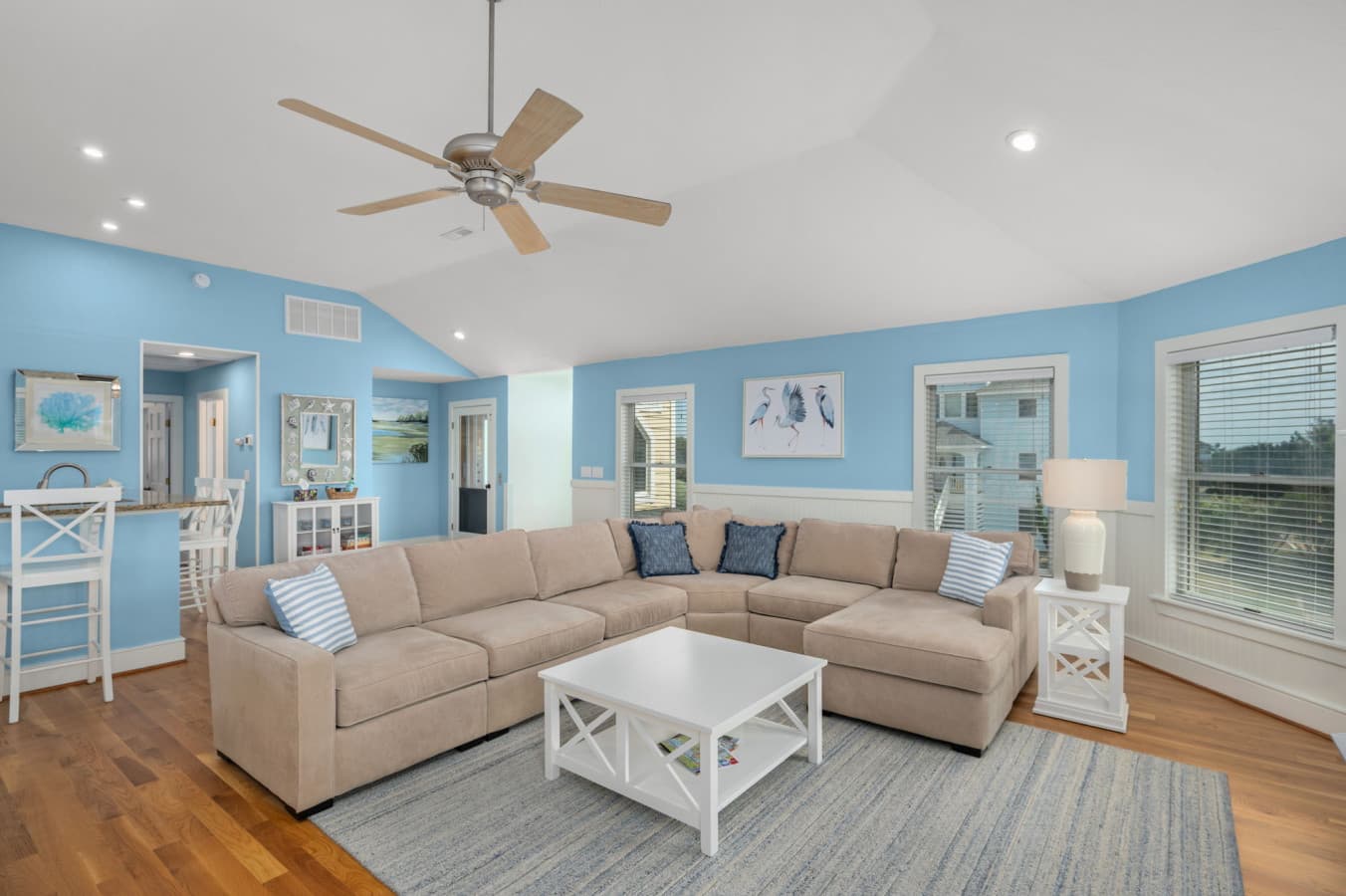 11-web-or-mls-1056-Beacon-Hill-TL-Living-V6.jpg