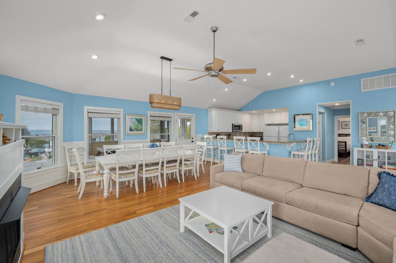 12-web-or-mls-1056-Beacon-Hill-TL-Living-V7.jpg