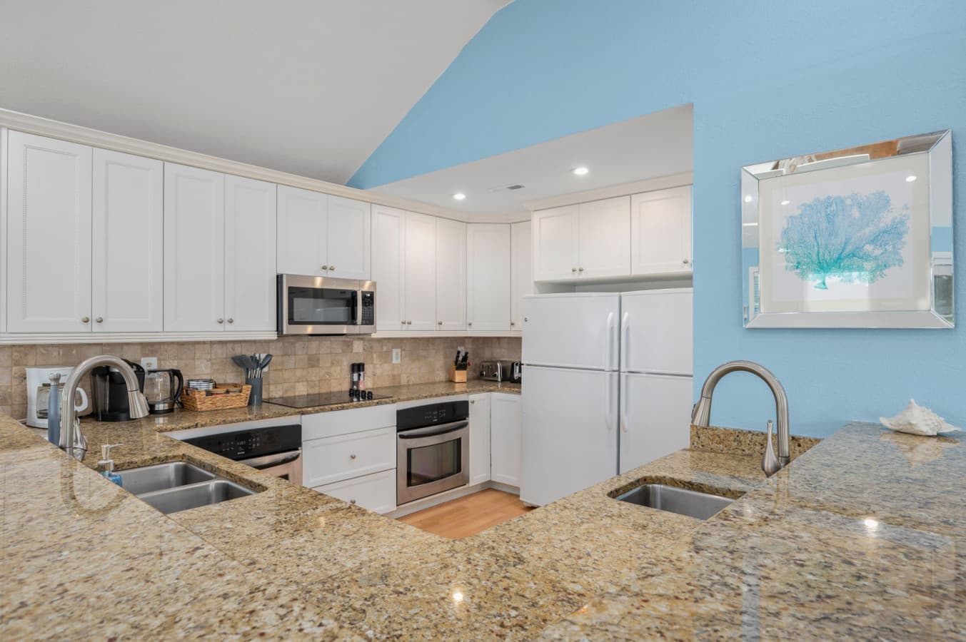 17-web-or-mls-1056-Beacon-Hill-TL-Kitchen-V2.jpg