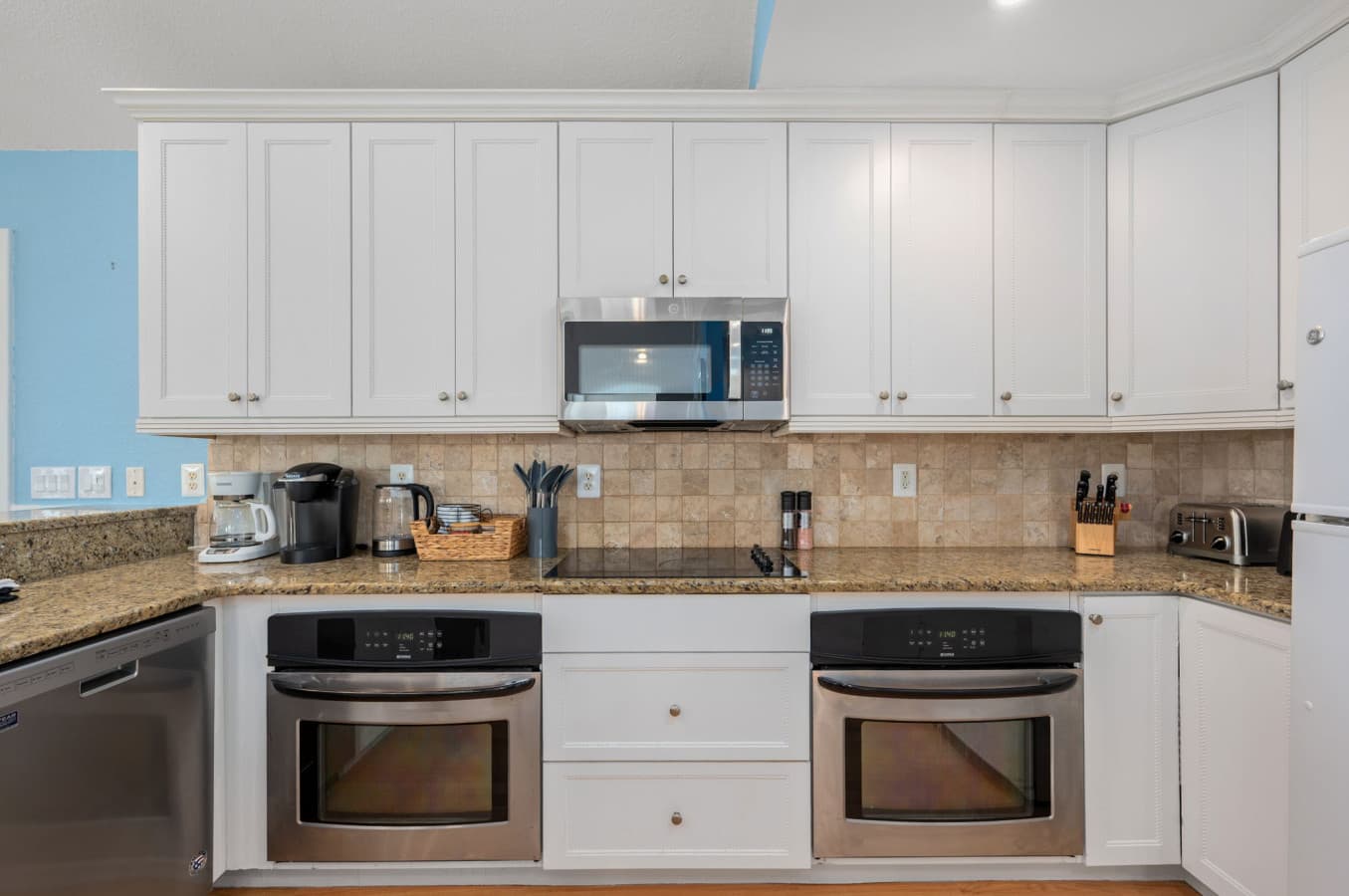 18-web-or-mls-1056-Beacon-Hill-TL-Kitchen-V3.jpg
