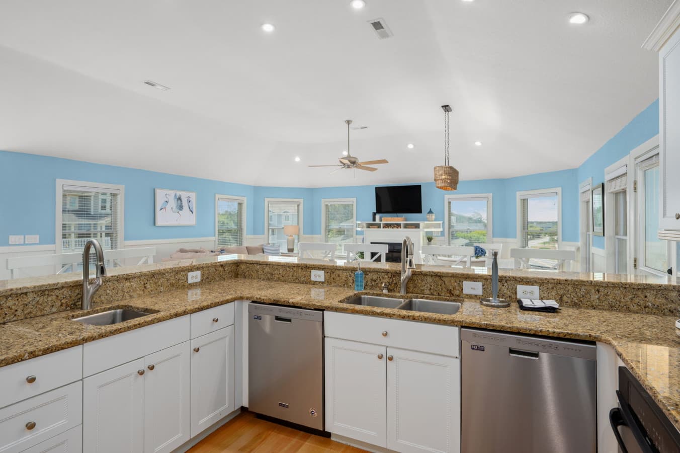 19-web-or-mls-1056-Beacon-Hill-TL-Kitchen-V4.jpg