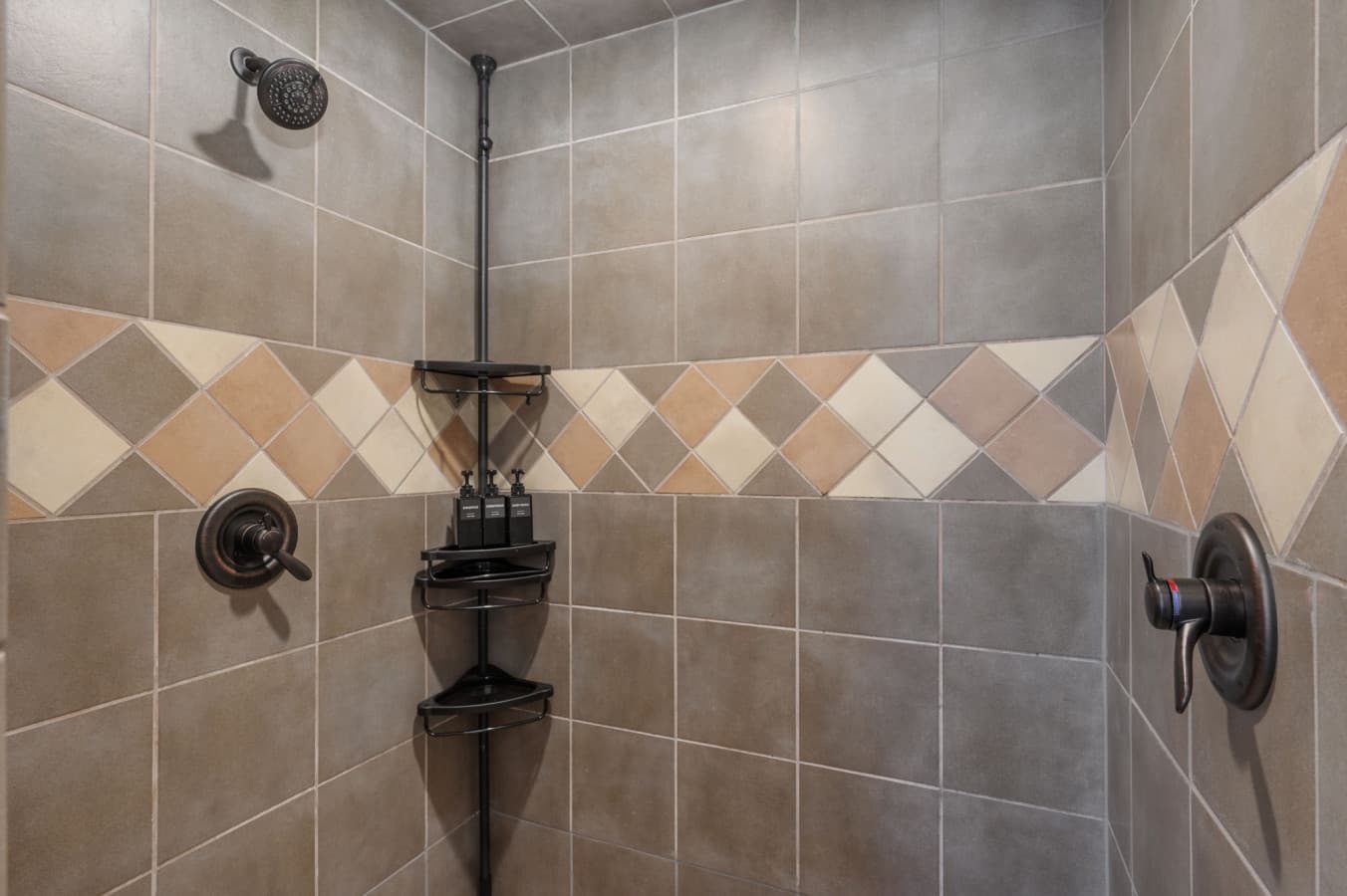35-web-or-mls-1056-Beacon-Hill-TL-BR6-Private-Bath-V3.jpg
