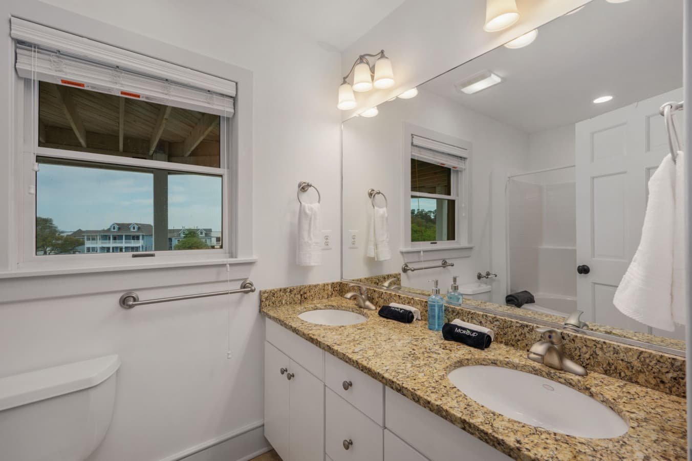 51-web-or-mls-1056-Beacon-Hill-ML-BR4-Private-Bath.jpg