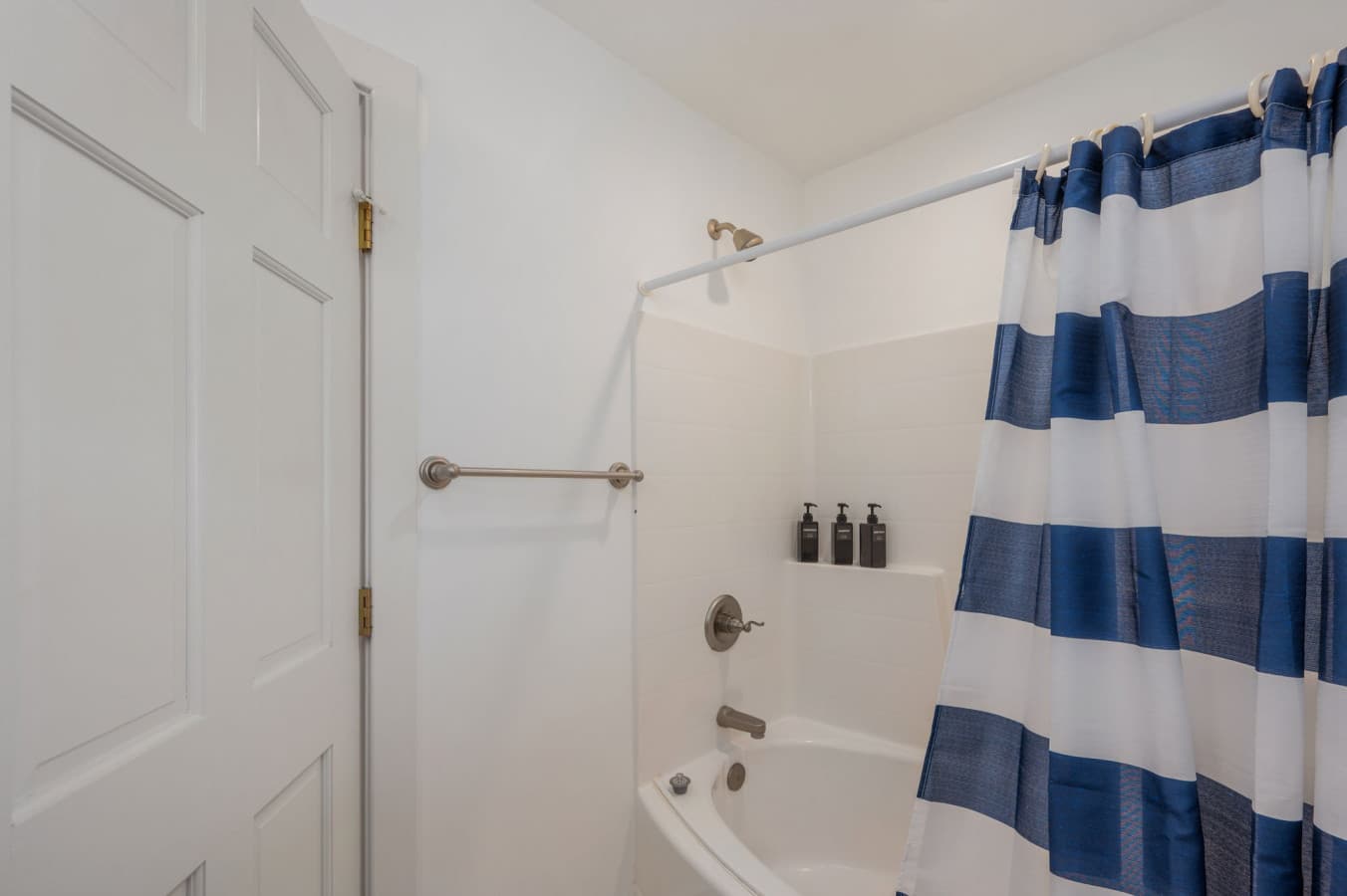 52-web-or-mls-1056-Beacon-Hill-ML-BR4-Private-Bath-V2.jpg