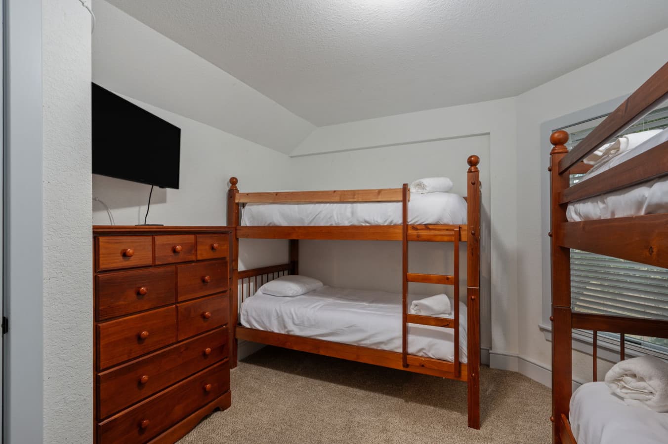 63-web-or-mls-1056-Beacon-Hill-BL-BR2-V2.jpg