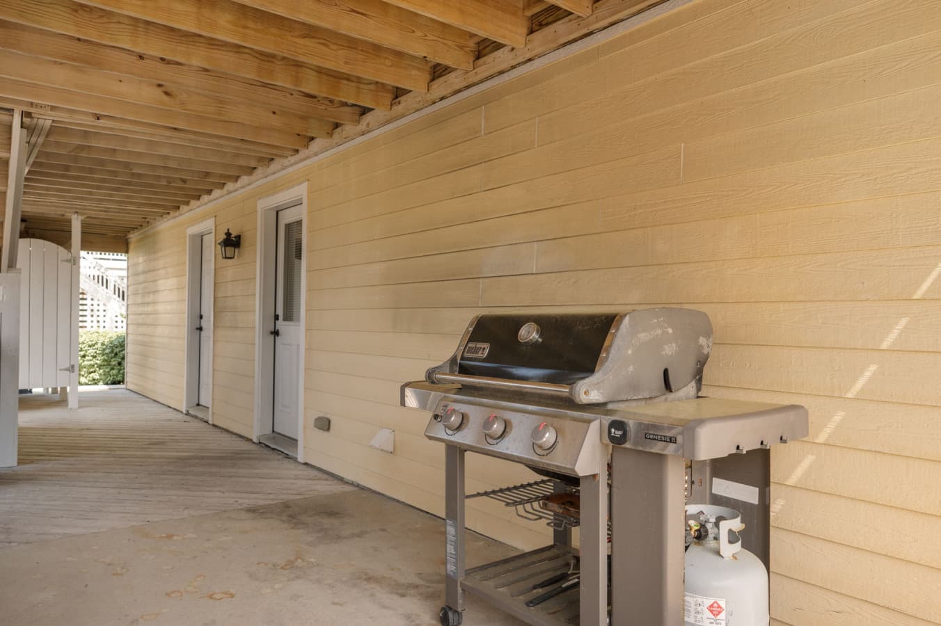 86-web-or-mls-1056-Beacon-Hill-Grill-Area.jpg