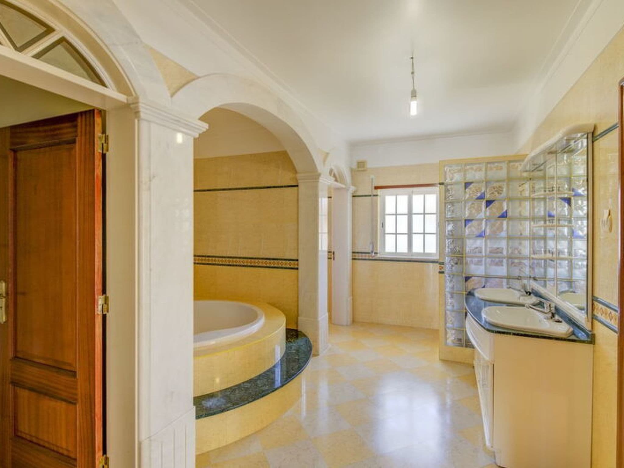 Gallery Image 7