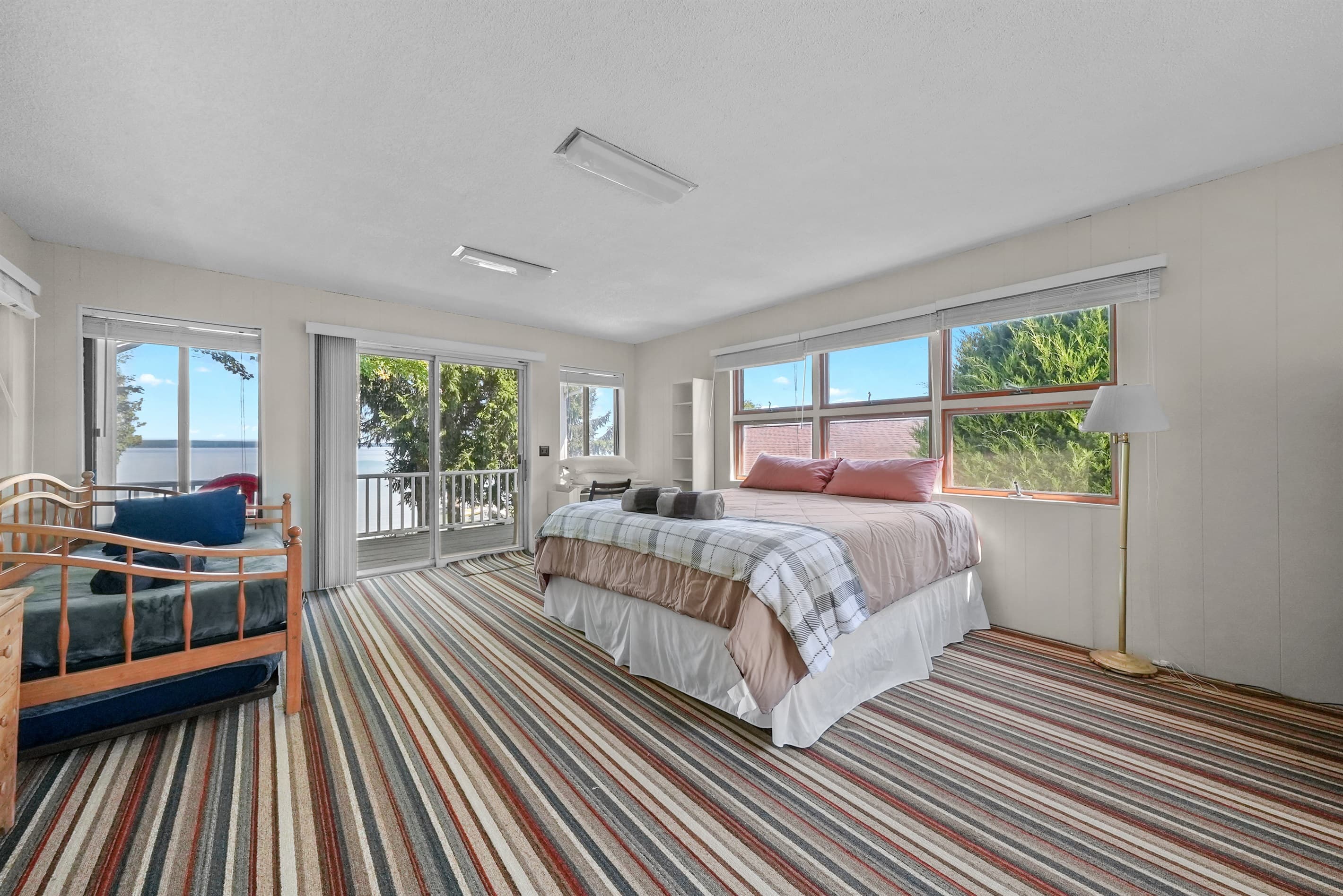 Main Bedroom - Facing Lake(2nd Floor)