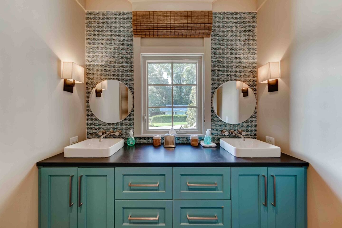 Main House King Suite Bathroom