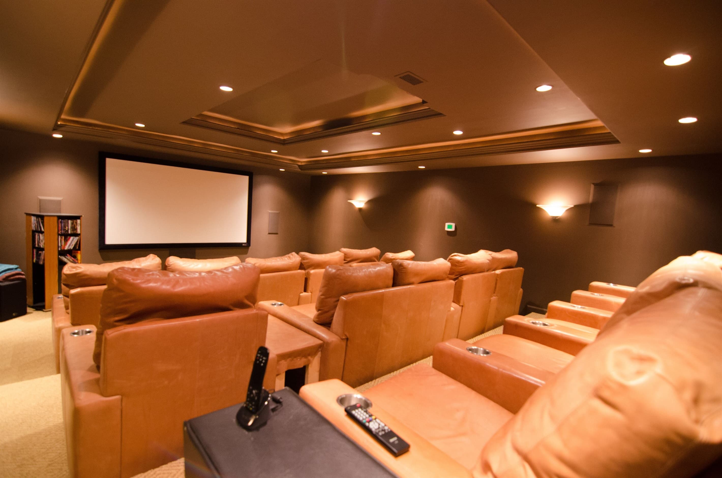 Theater with 16 high end leather seats