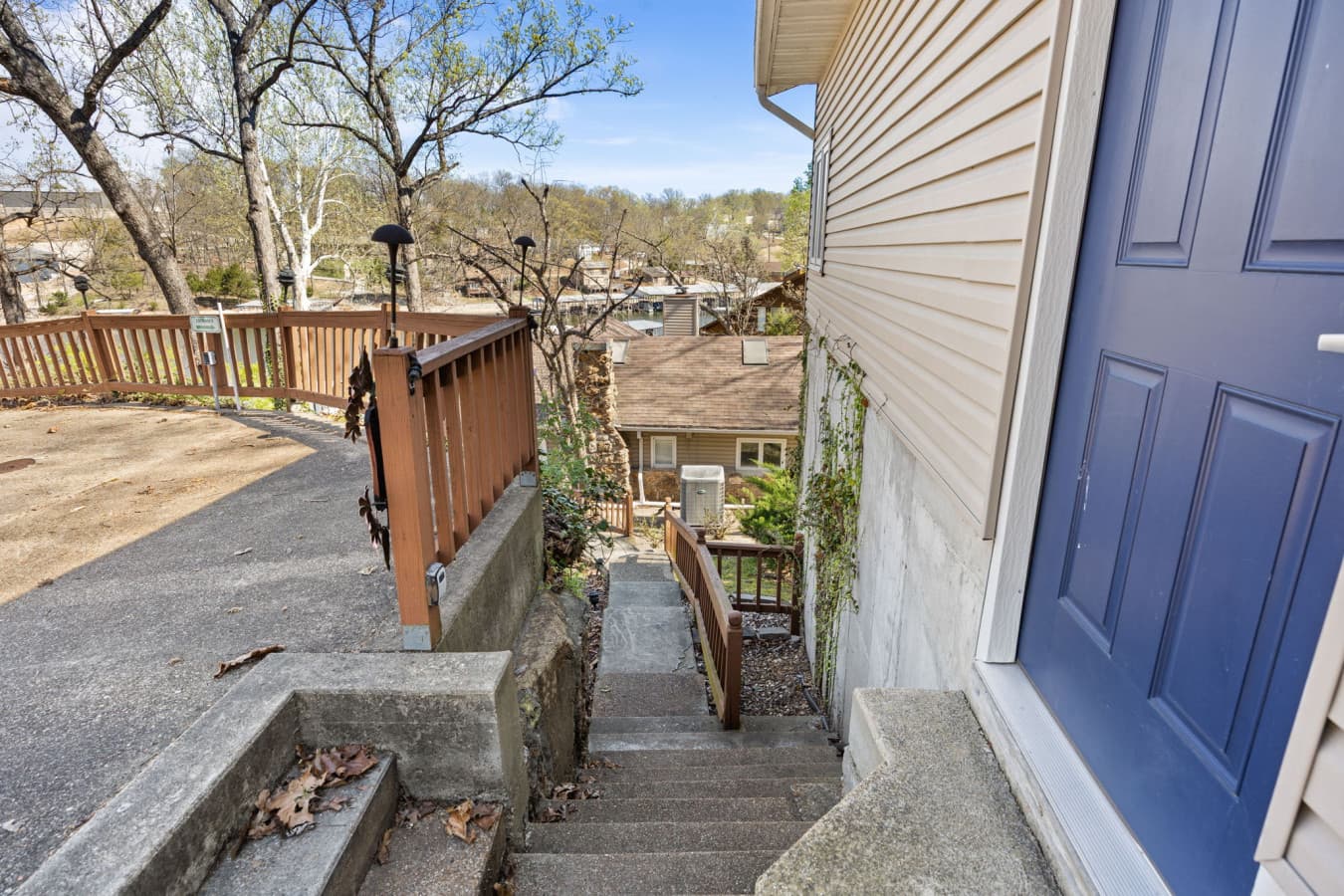 7-web-or-mls-4891 Coleman Dr (7).jpg