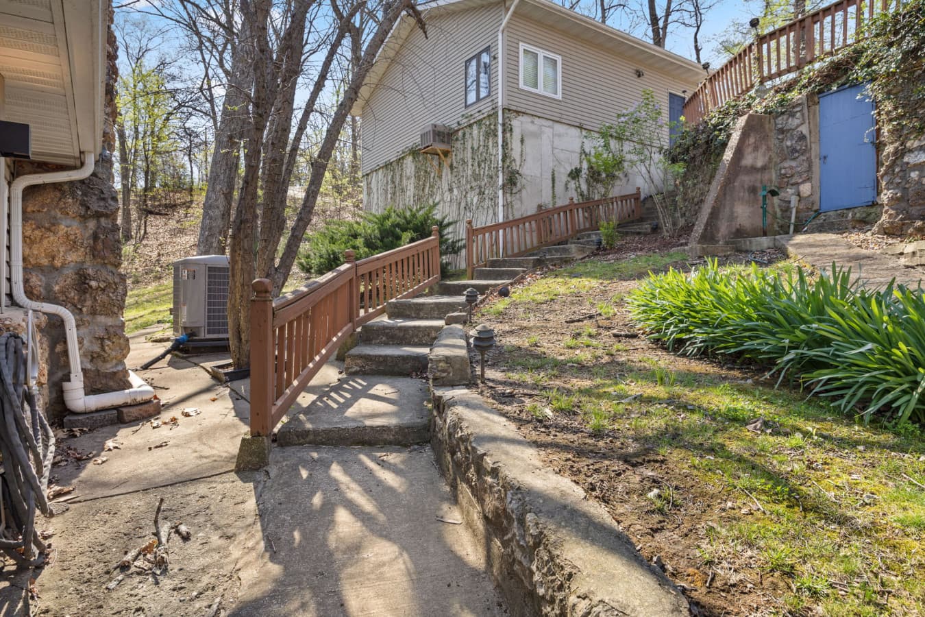 10-web-or-mls-4891 Coleman Dr (10).jpg