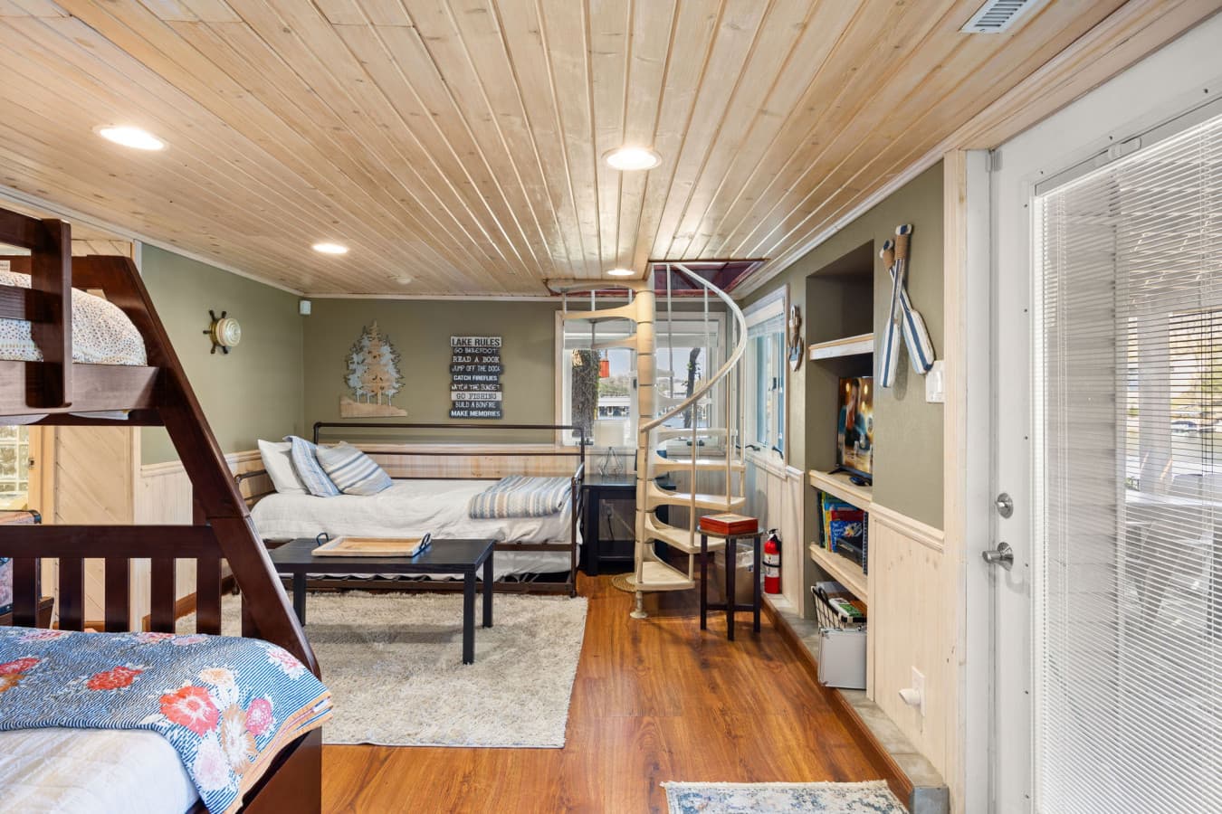 44-web-or-mls-4891 Coleman Dr (44).jpg