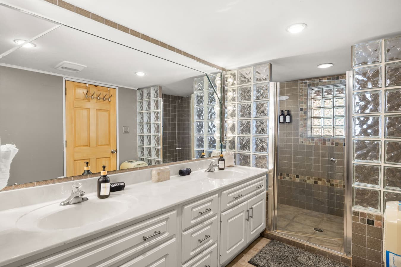 48-web-or-mls-4891 Coleman Dr (48).jpg