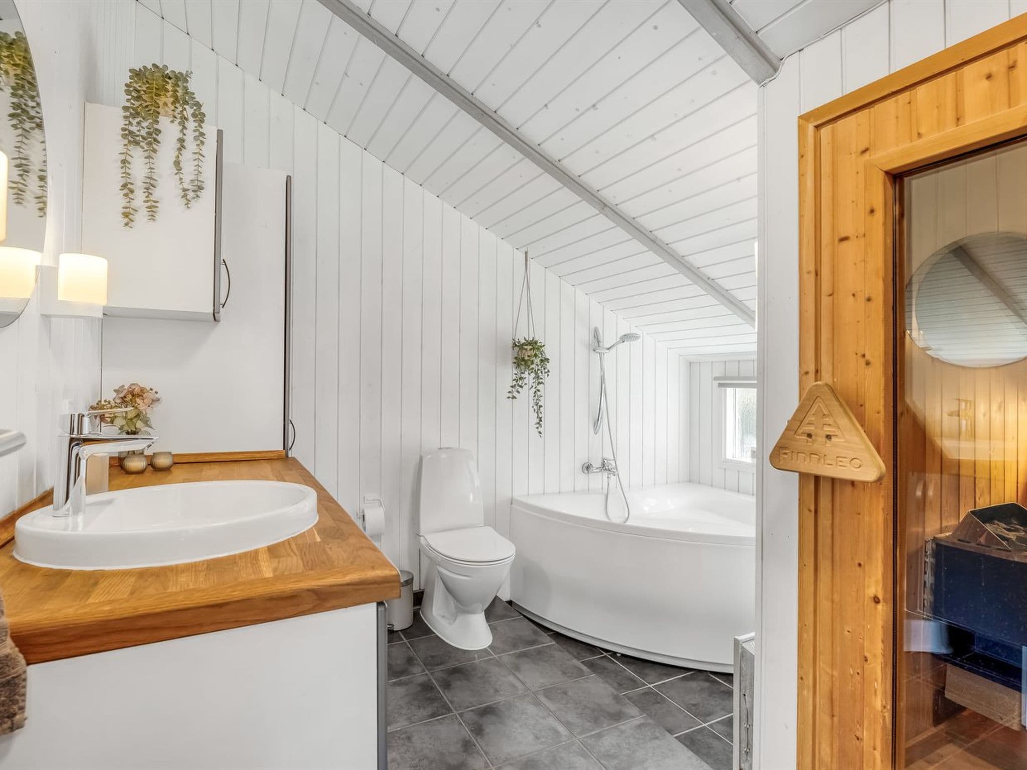 Bathroom / Wellness