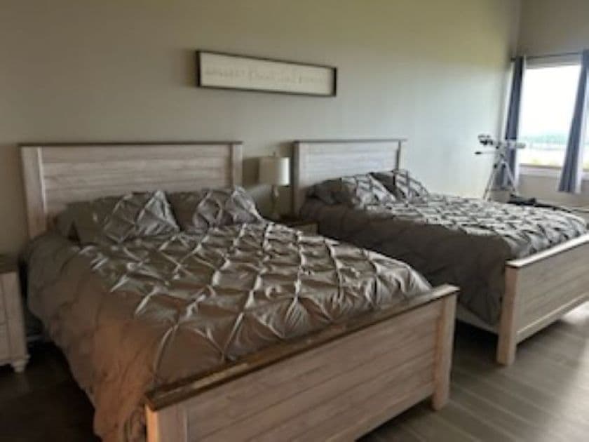 2 Queen Beds