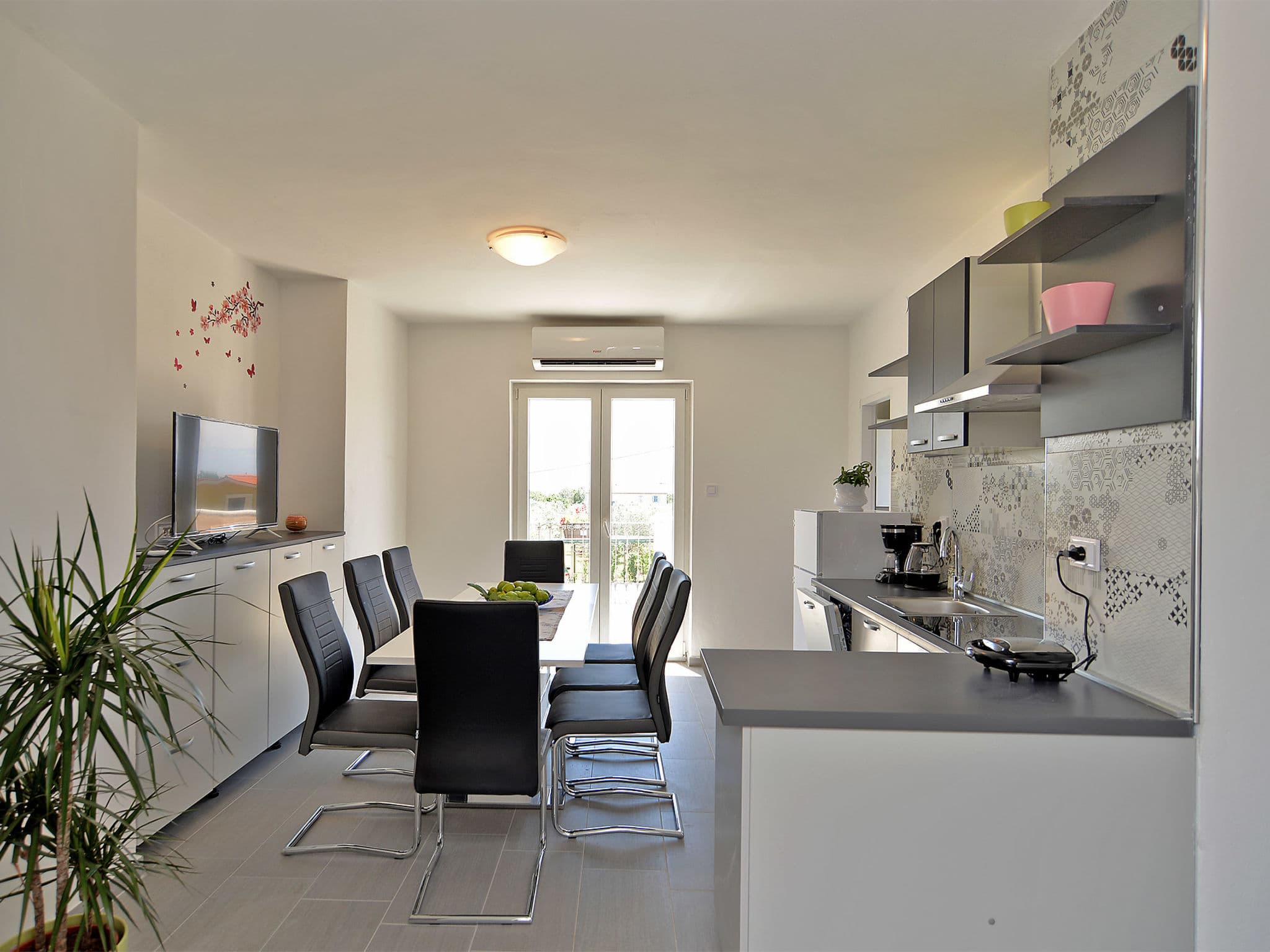Kitchen / Dining Room