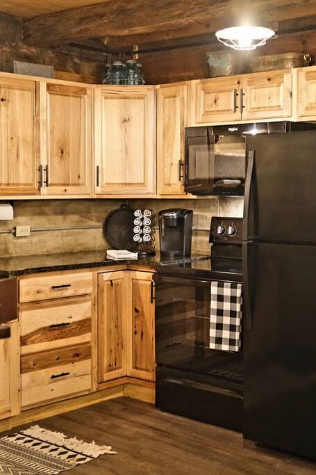 Full kitchen