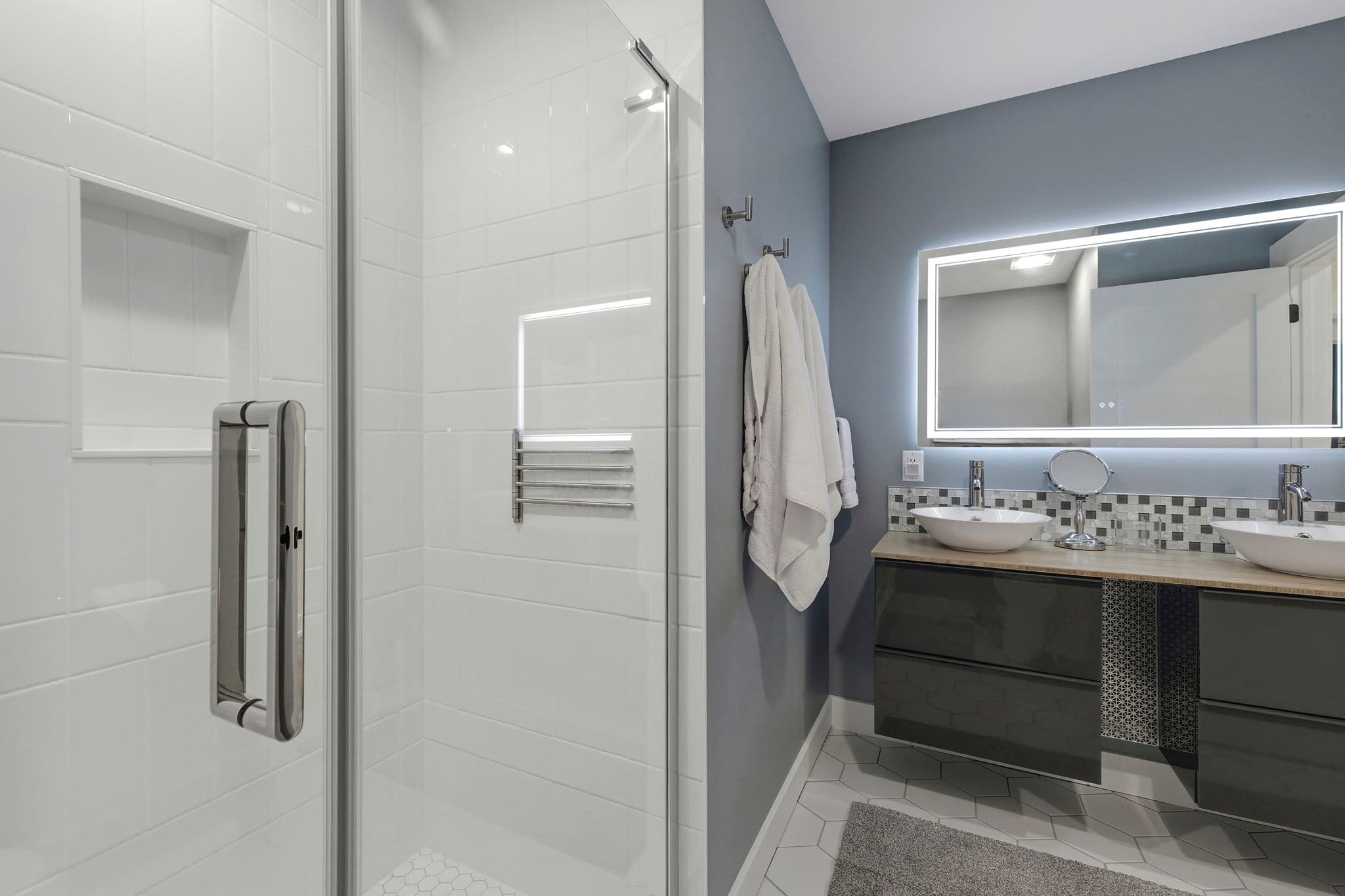 This is the en suite bathroom for Bedroom Five.