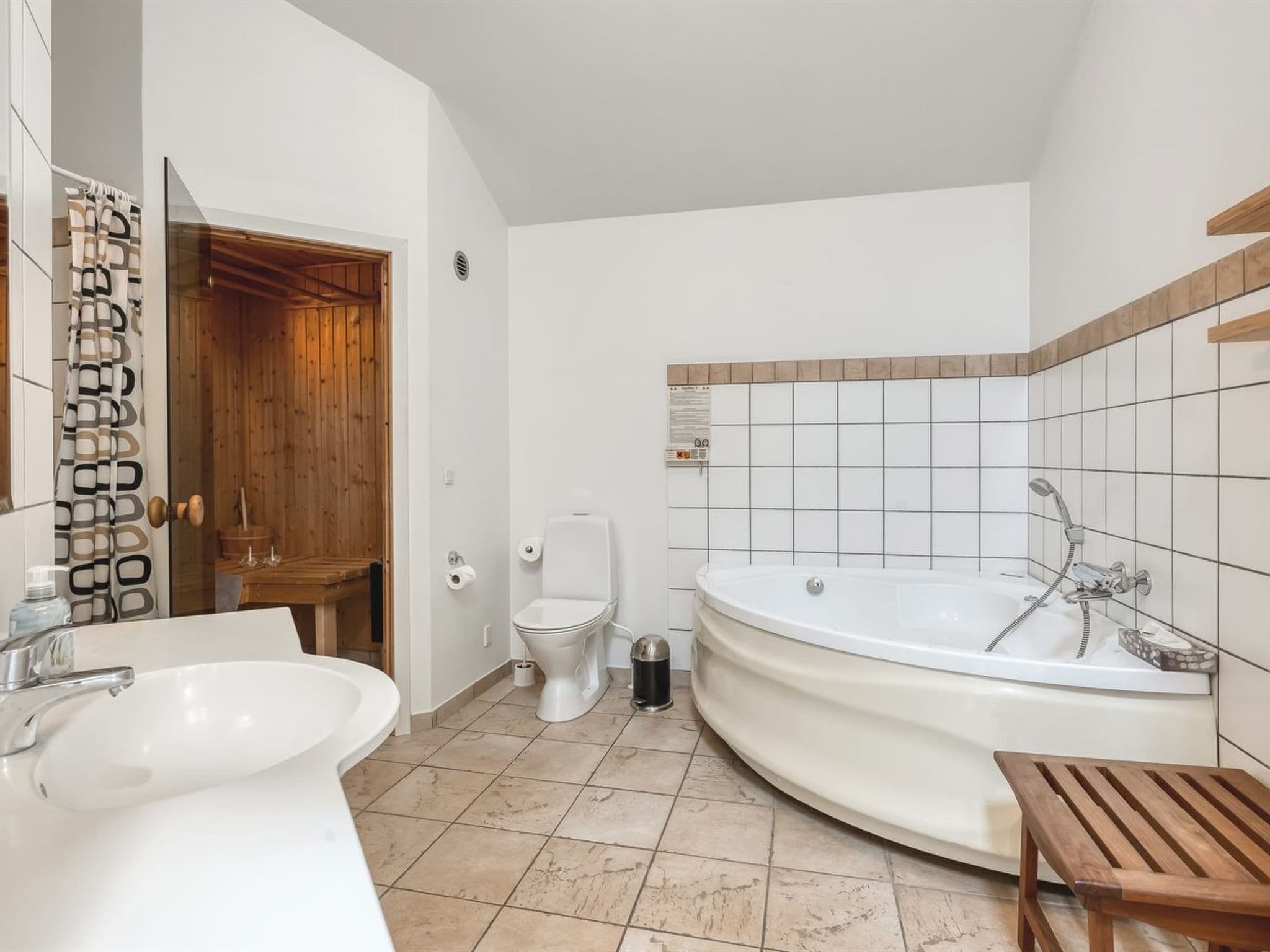 Bathroom / Wellness