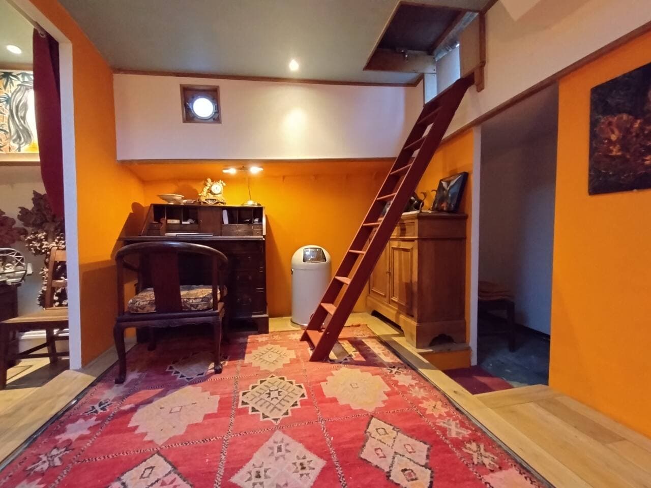 Work space. Emergency exit to the fore deck.