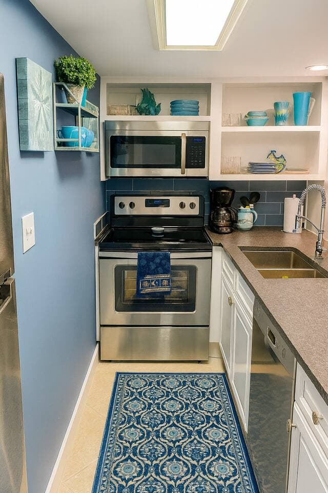 Small kitchen area for food prep