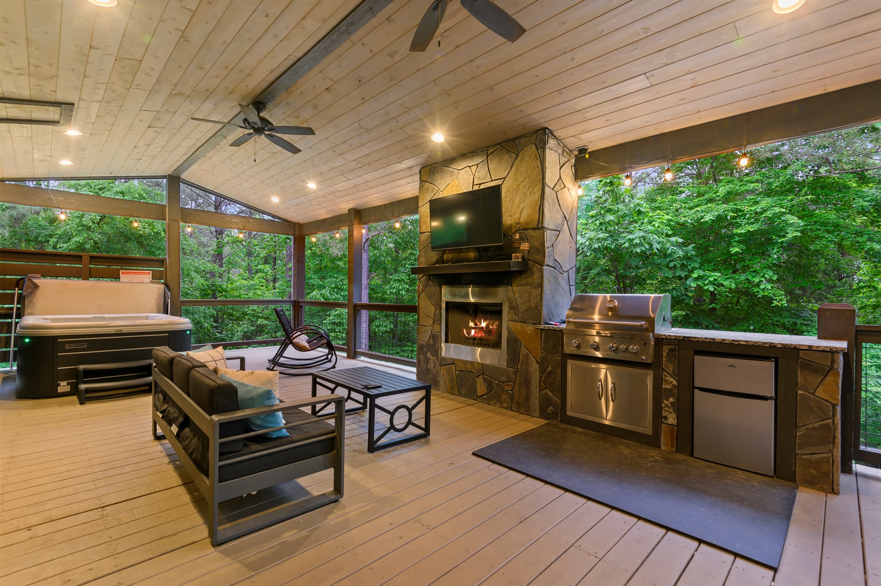 Spacious Deck, Unwind & Recharge