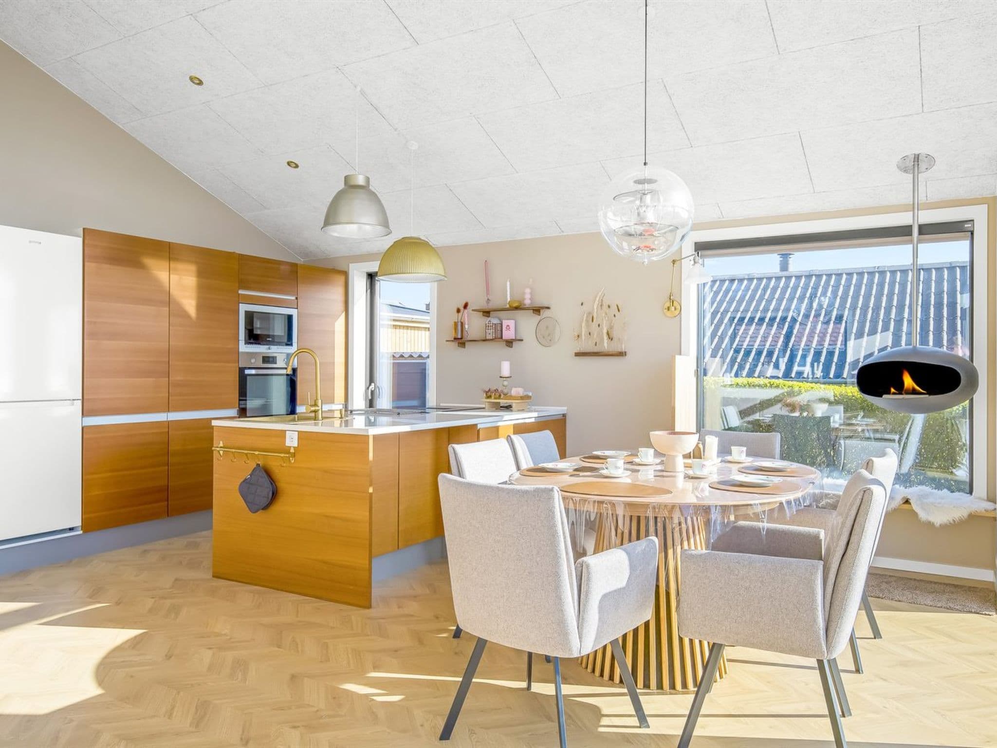 Kitchen / Dining Room