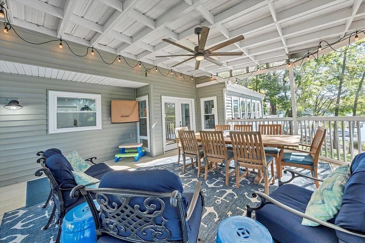 Screen porch