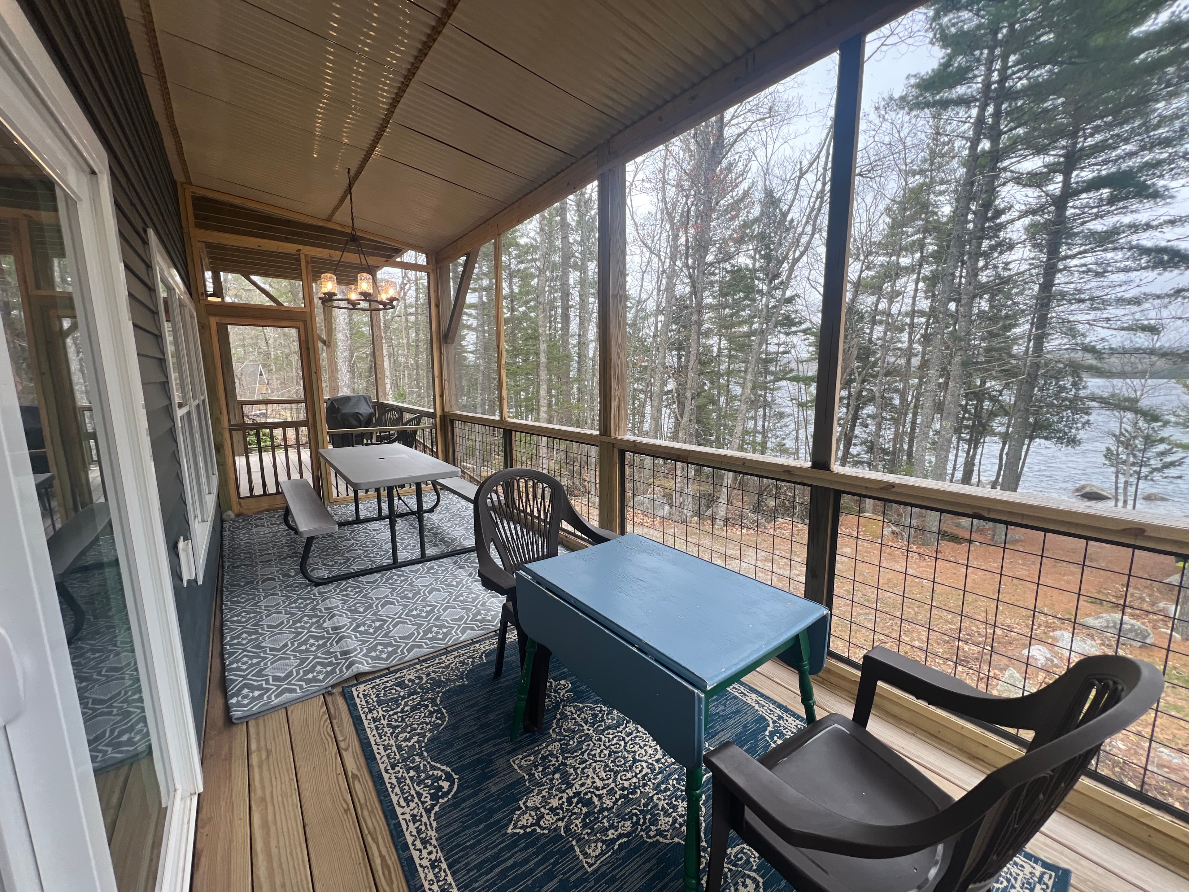 Screened-in Porch & Grill Area