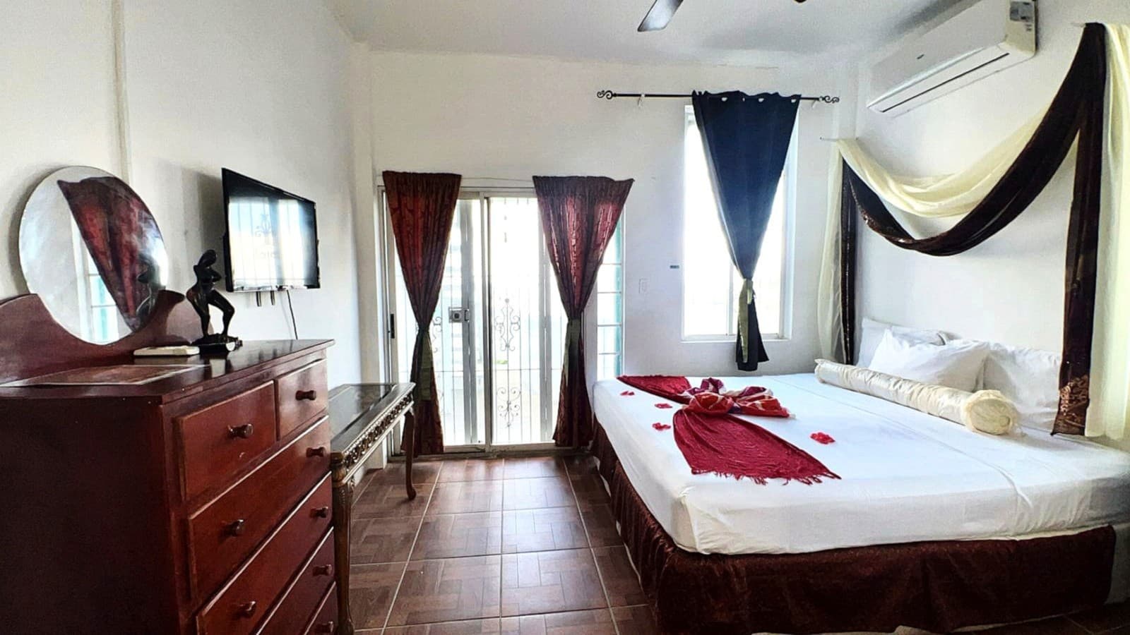 Waterside master bedroom flyer photo