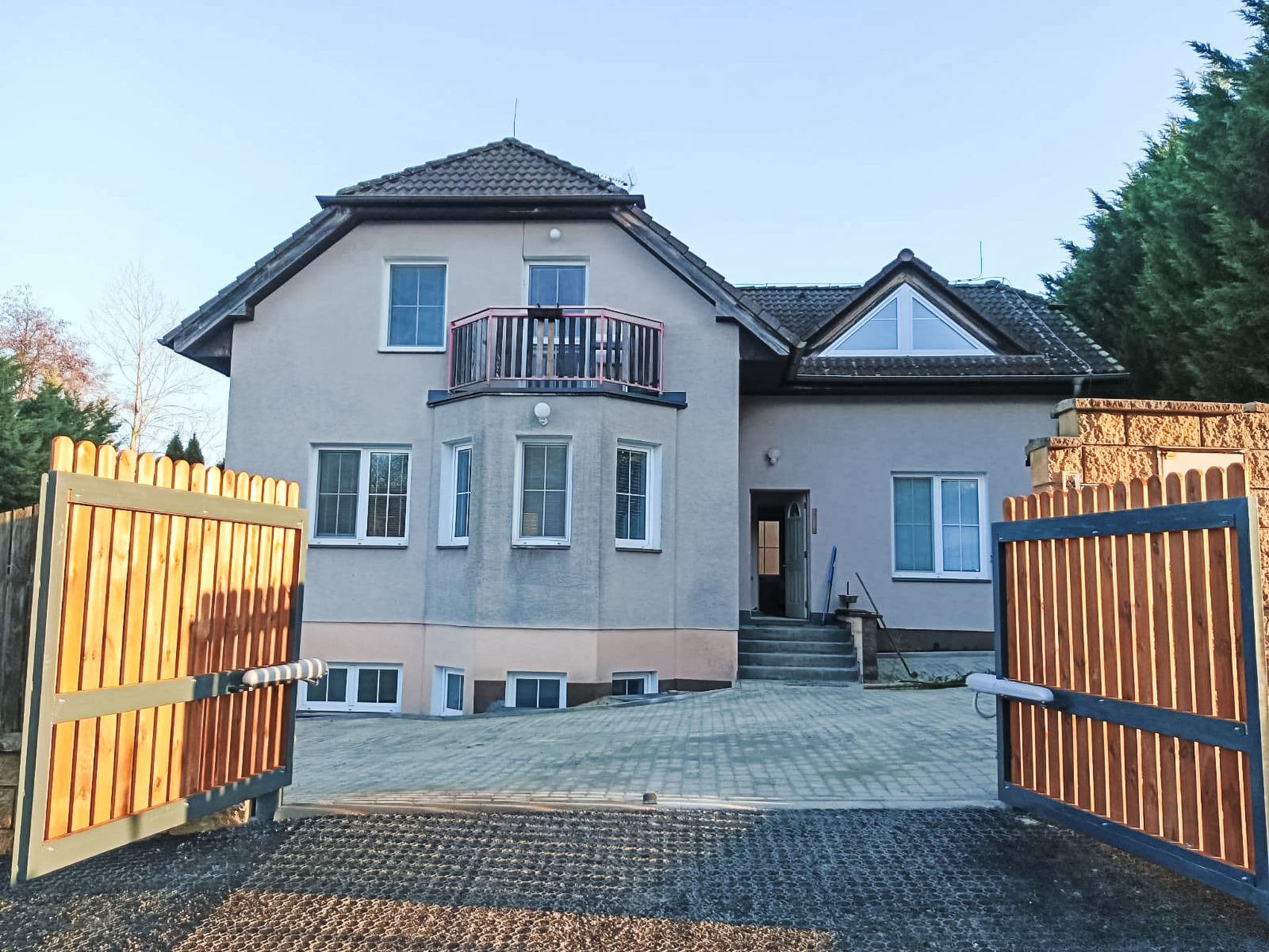 Gallery Image 1